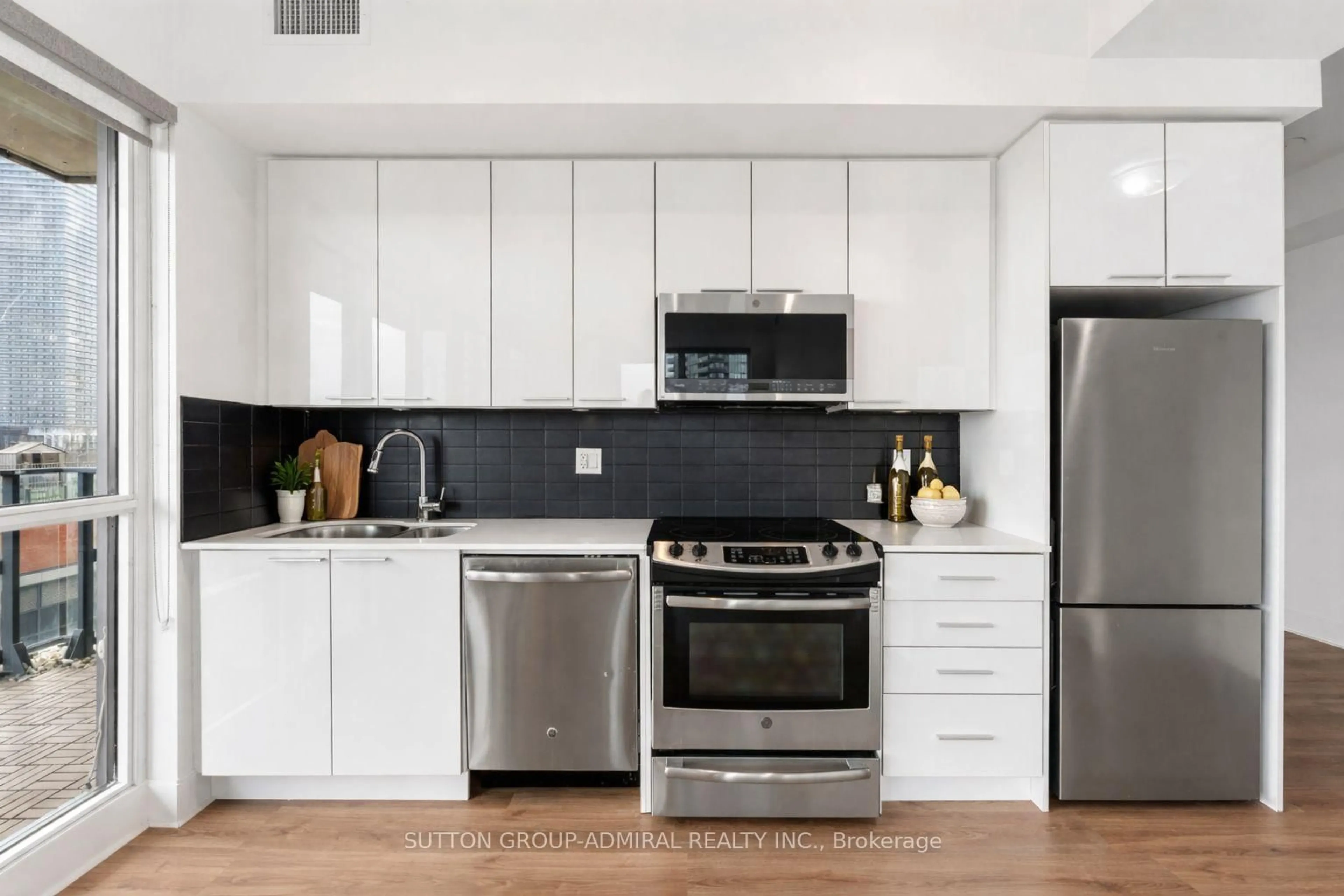 Contemporary kitchen, ceramic/tile floor for 10 Park Lawn Rd #625, Toronto Ontario M8V 0H9