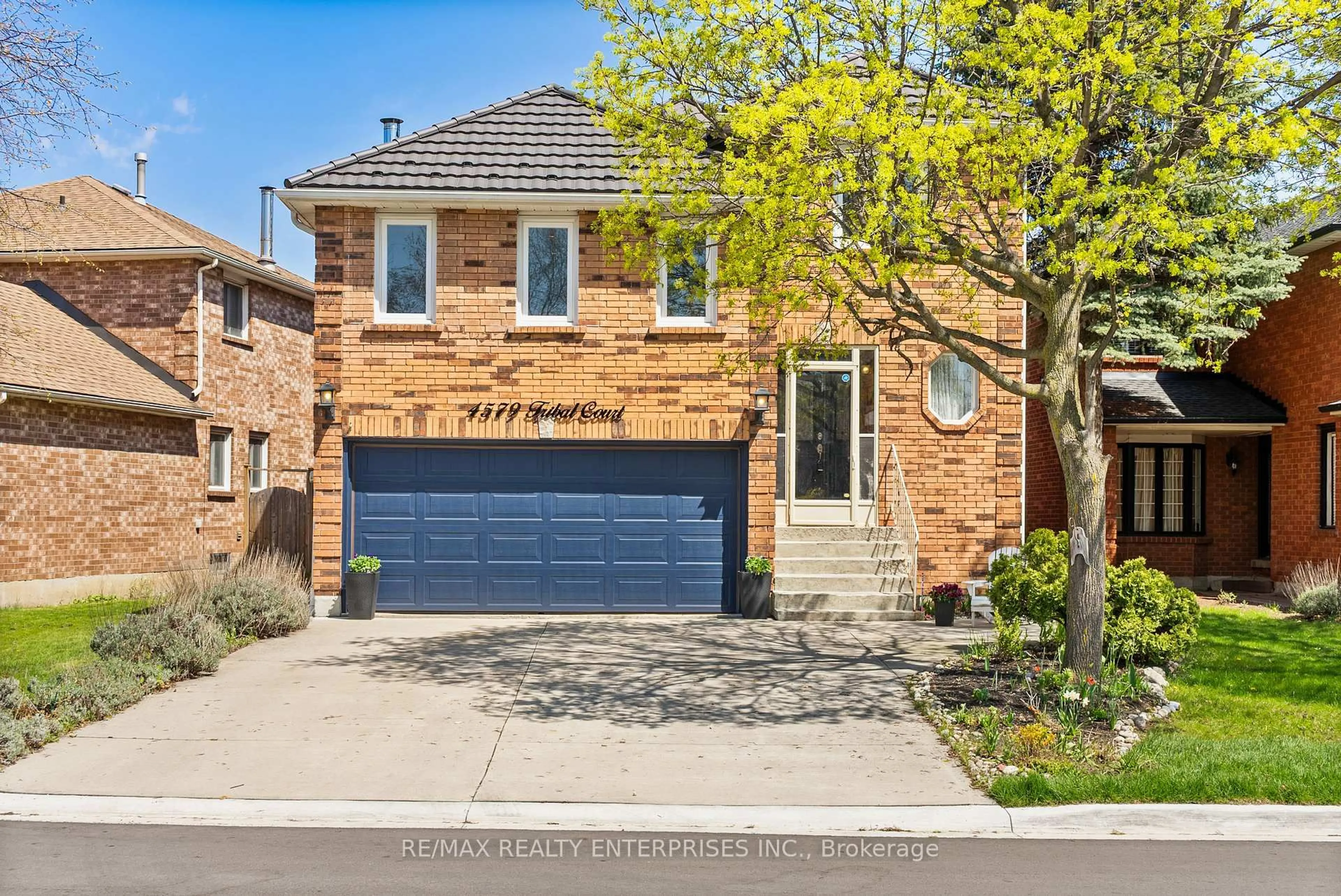 Home with brick exterior material, street for 4579 Tribal Crt, Mississauga Ontario L4Z 2R1