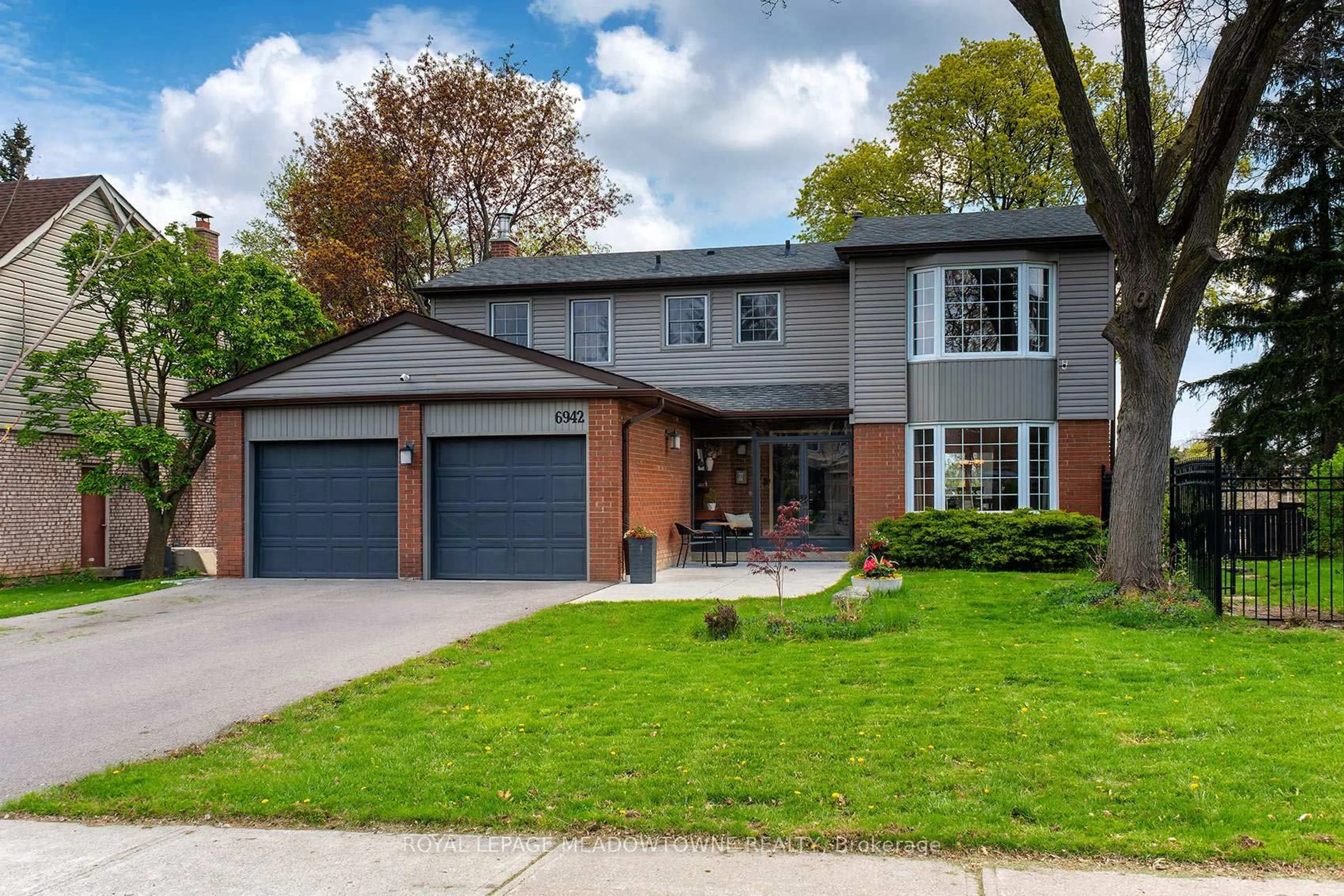 Home with brick exterior material, street for 6942 Barrisdale Dr, Mississauga Ontario L5N 2H4