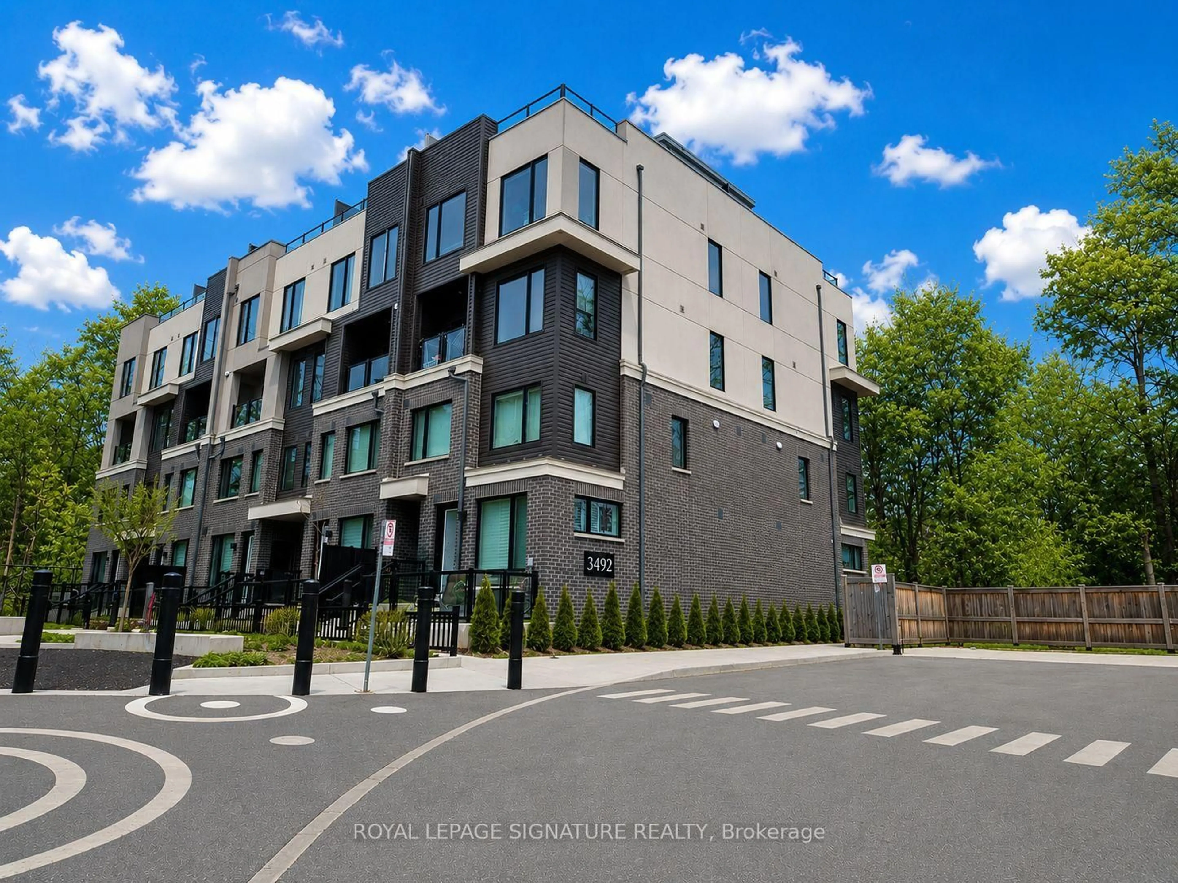 Patio, street for 3492 Widdicombe Way #6, Mississauga Ontario L5L 0B8