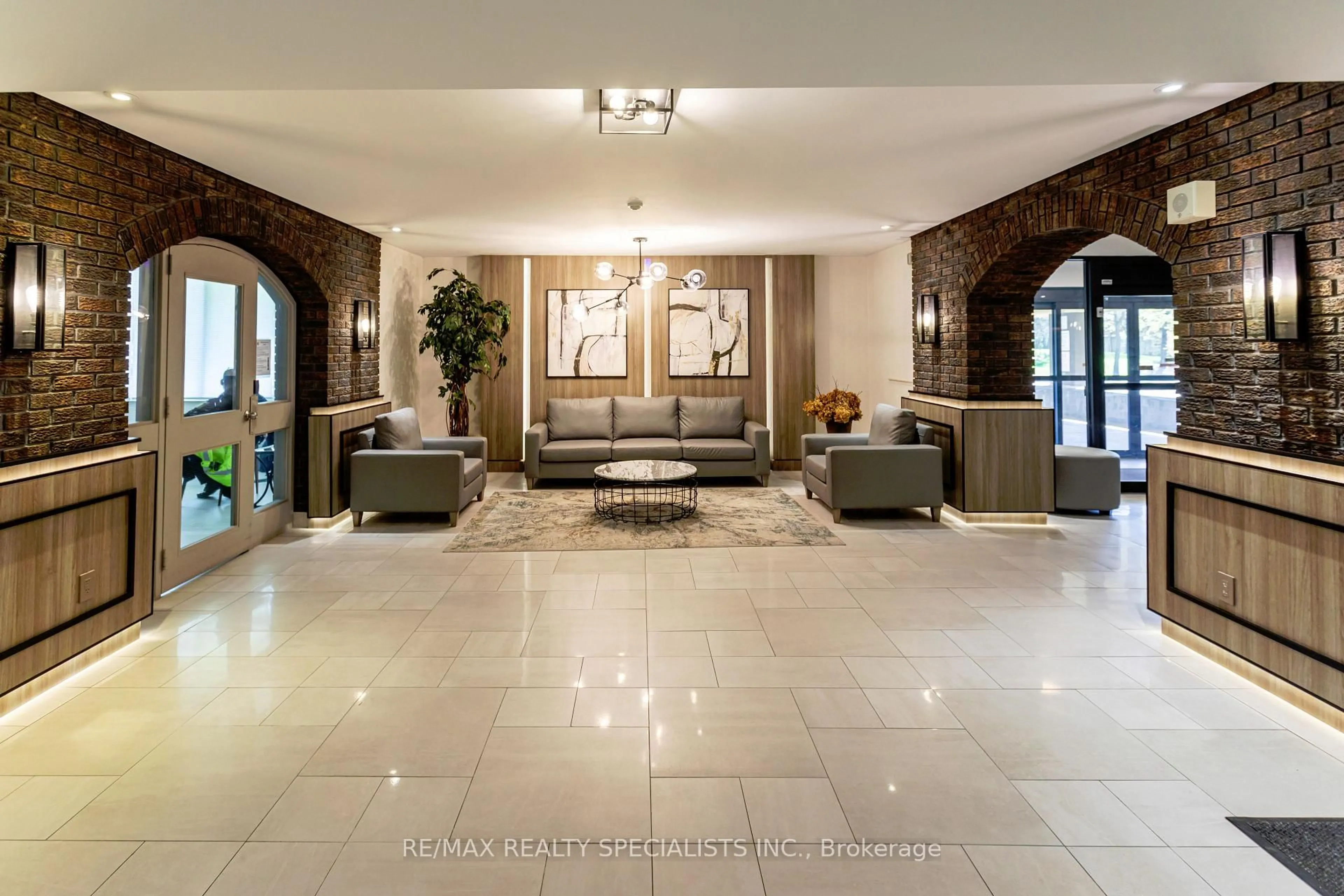 Lobby for 966 Inverhouse Dr #402, Mississauga Ontario L5J 4B6