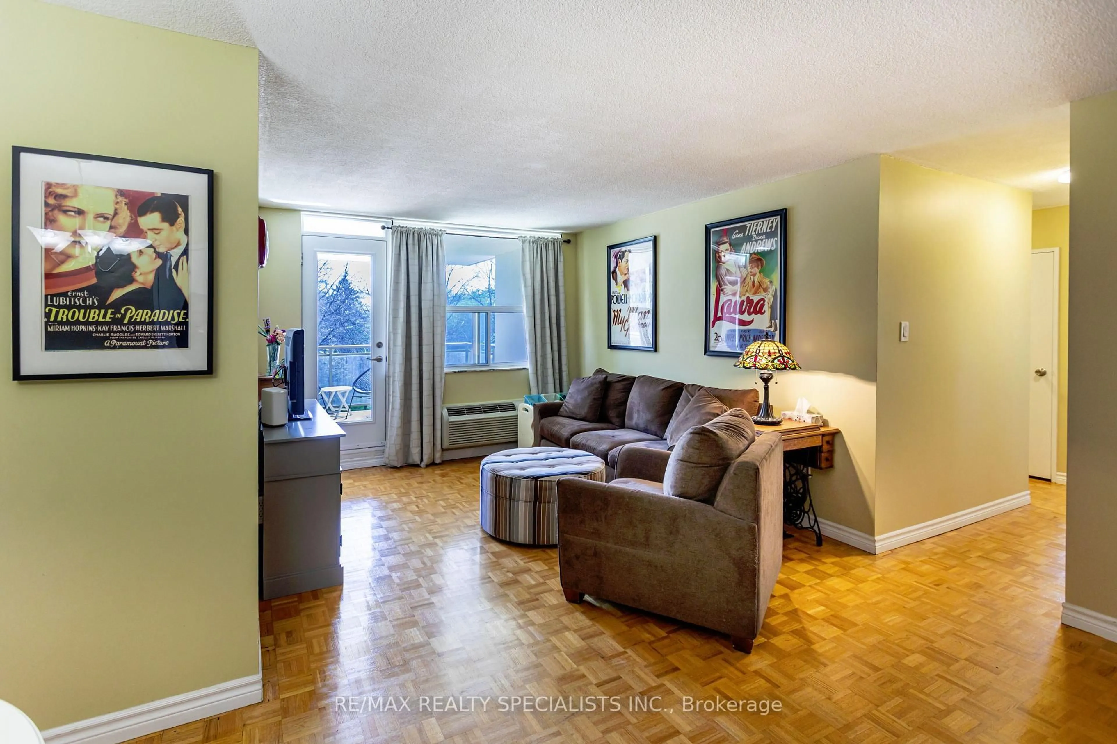 Living room with furniture, unknown for 966 Inverhouse Dr #402, Mississauga Ontario L5J 4B6