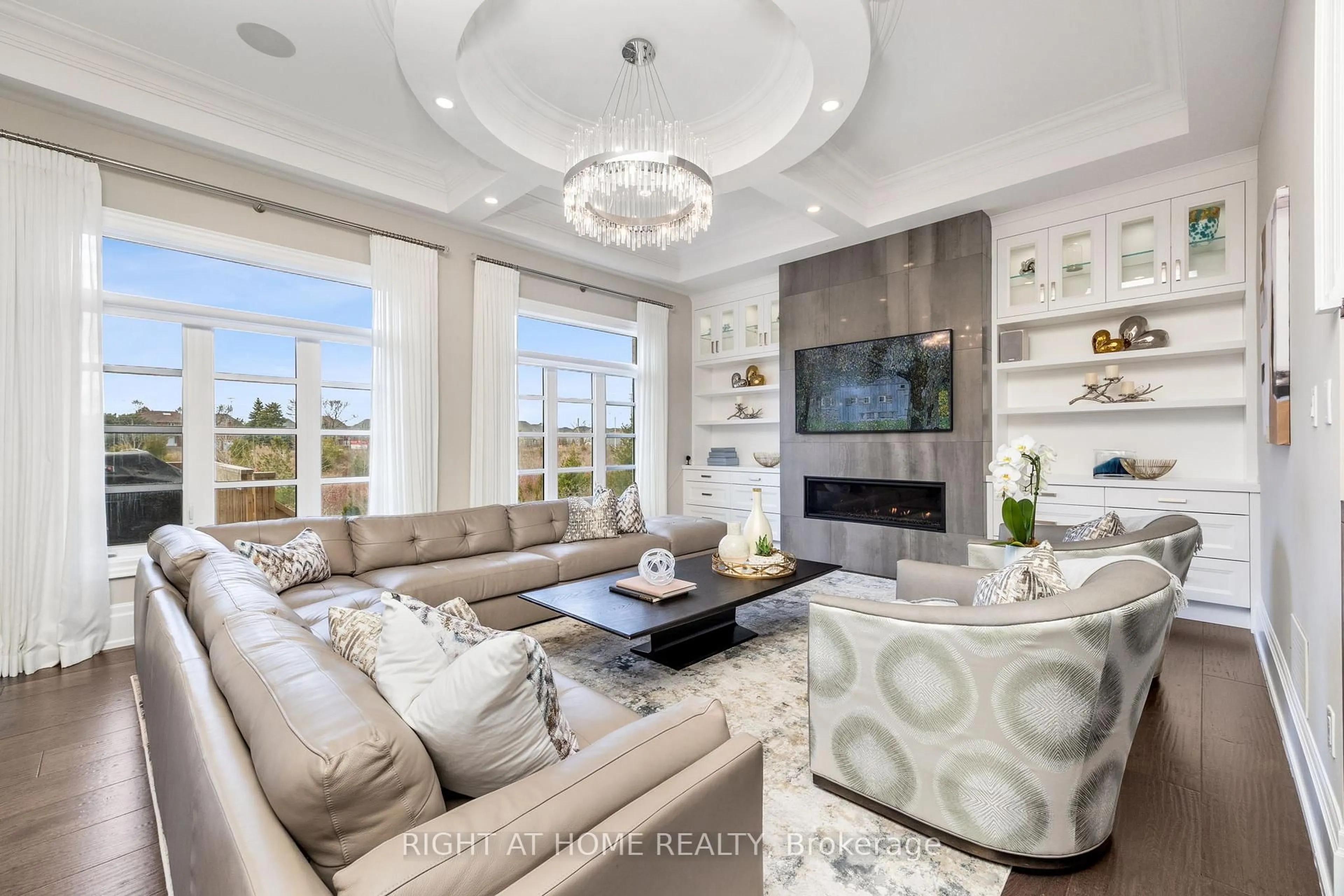 Living room with furniture, ceramic/tile floor for 3124 Daniel Way, Oakville Ontario L6H 0V1
