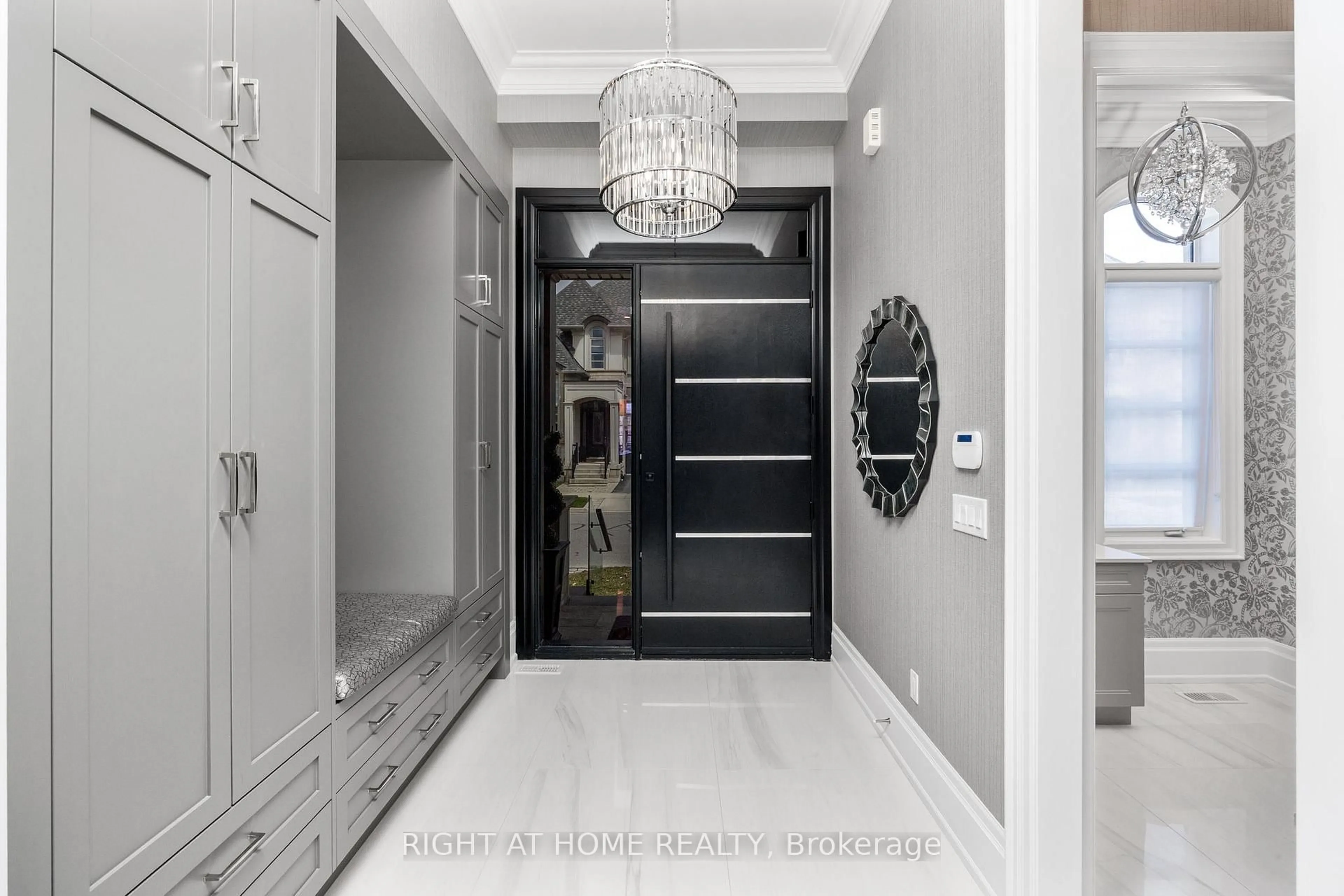 Indoor entryway for 3124 Daniel Way, Oakville Ontario L6H 0V1