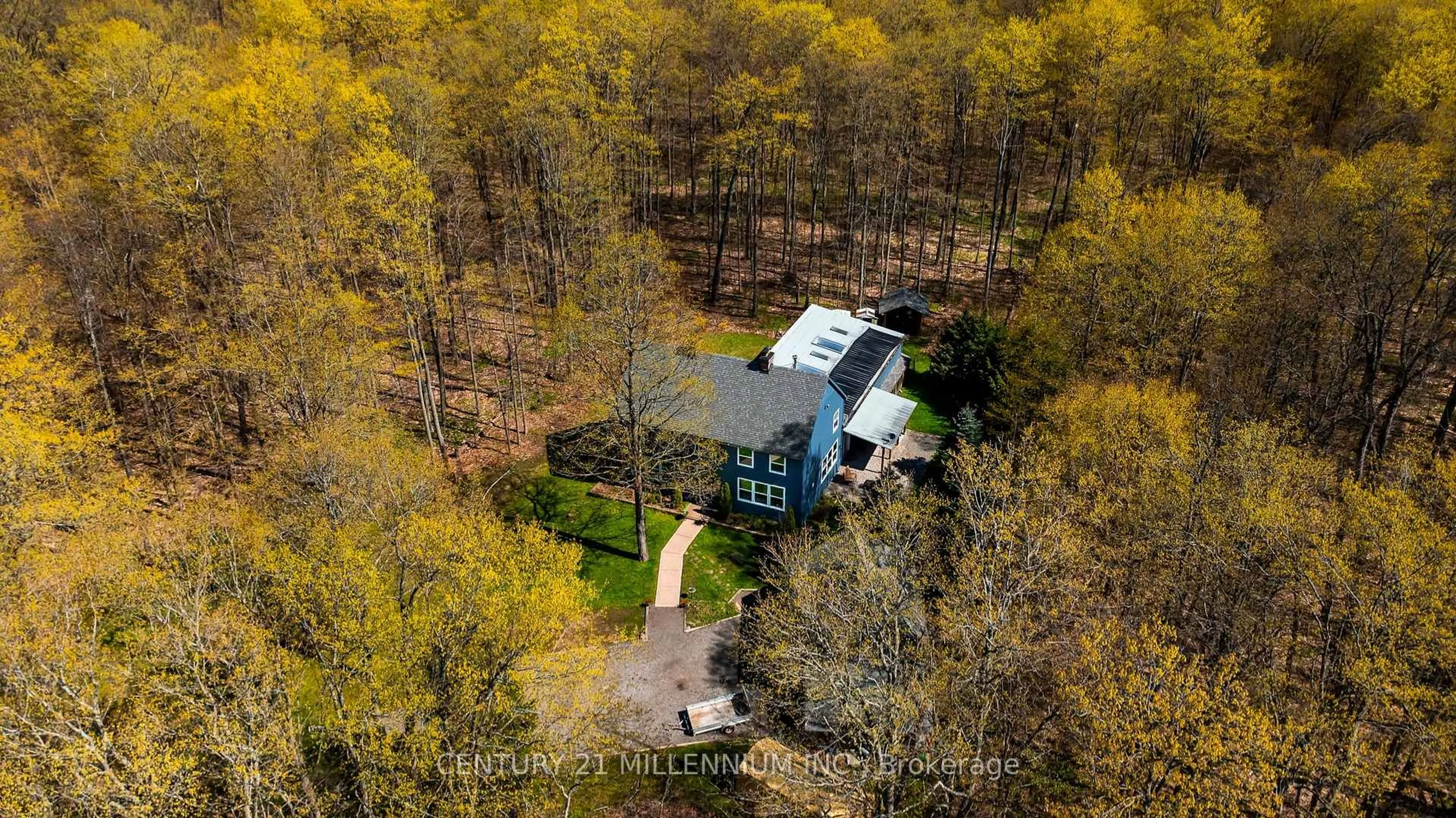 A pic from outside/outdoor area/front of a property/back of a property/a pic from drone, forest/trees view for 19211 Mountainview Rd, Caledon Ontario L7K 2G6