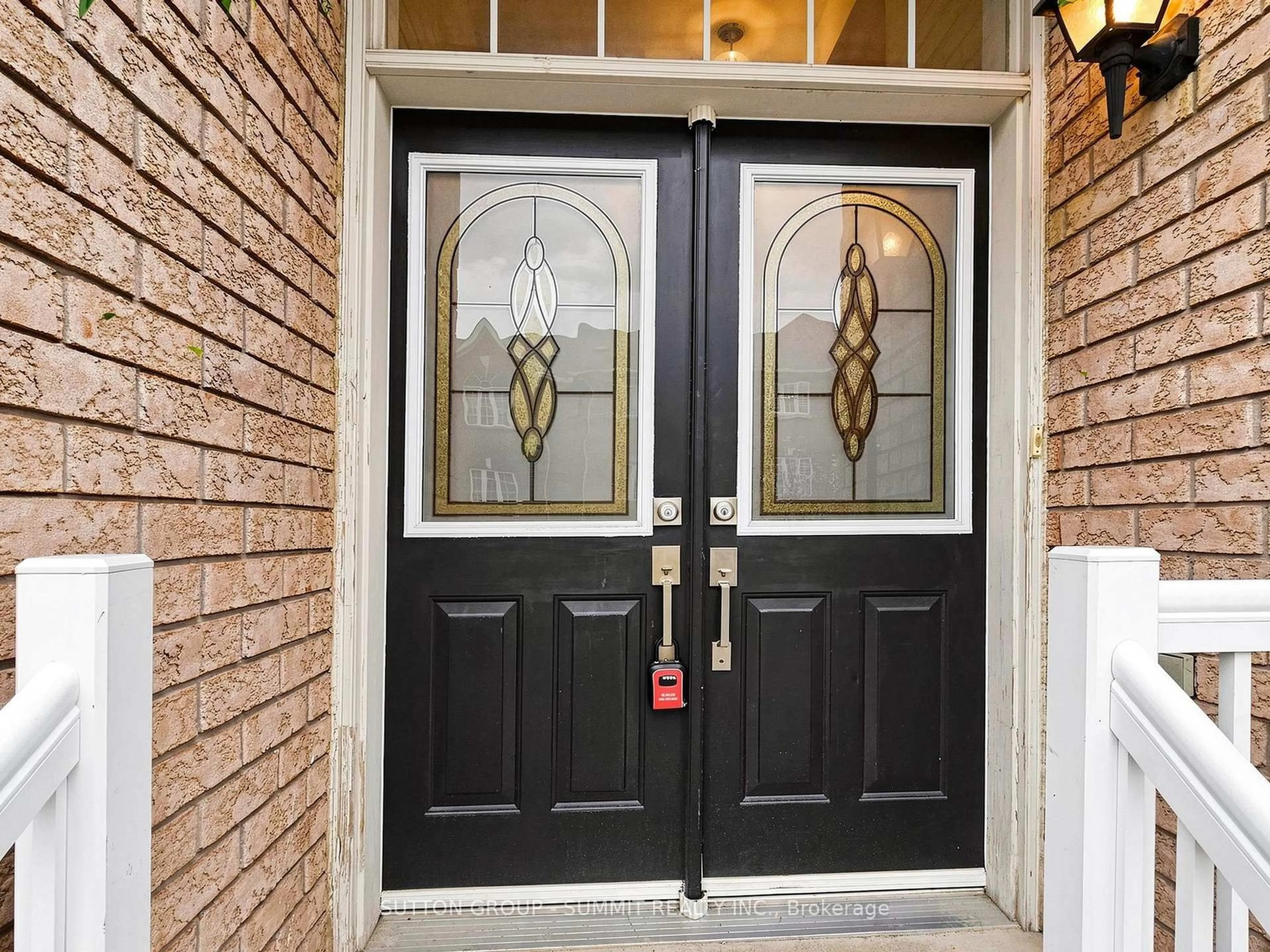 Indoor entryway for 735 MAXMAN St, Mississauga Ontario L5R 0B3