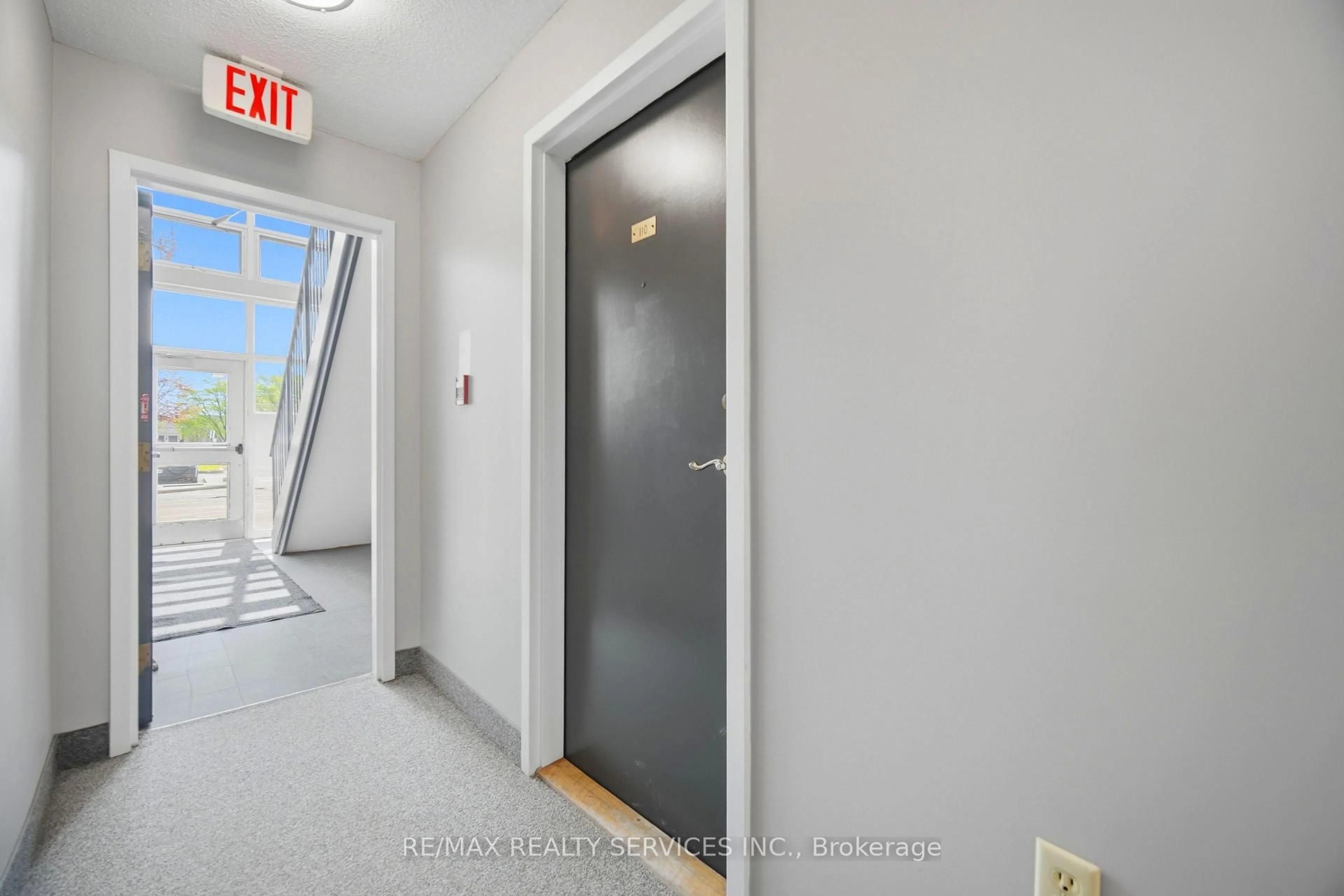 Indoor entryway for 211 FORUM Dr #110A, Mississauga Ontario L4Z 4C1