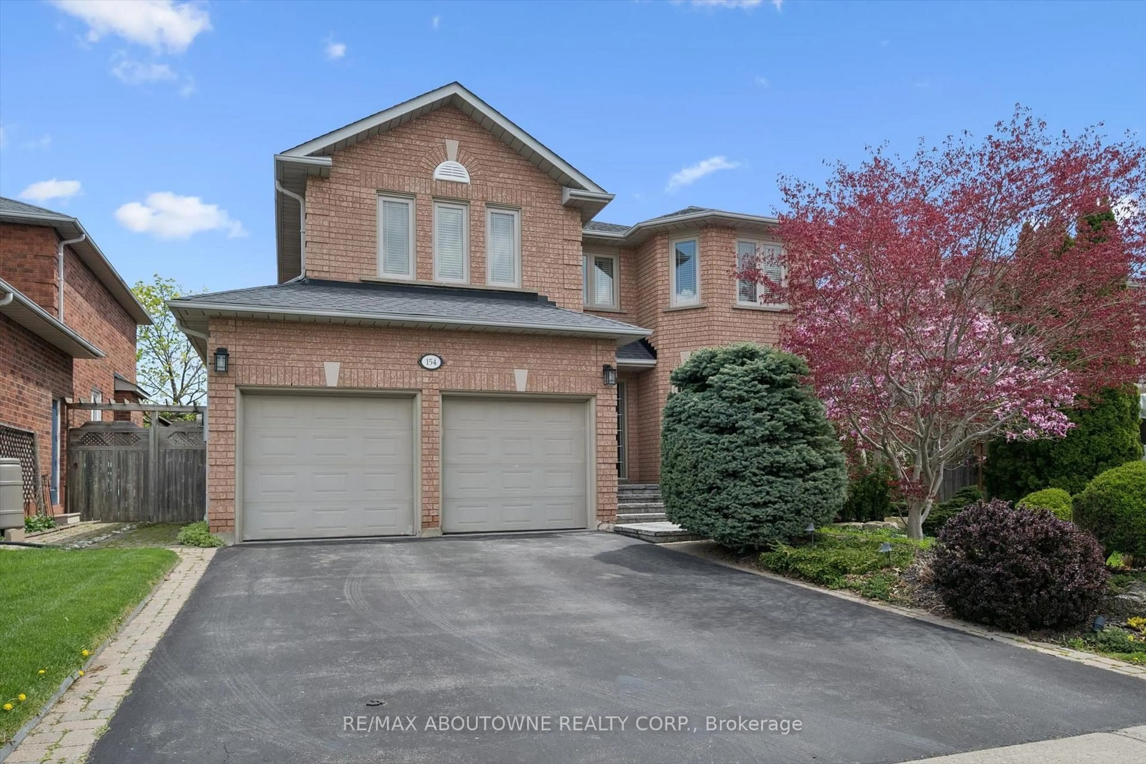 Home with brick exterior material, street for 154 Howell Rd, Oakville Ontario L6H 5Z2