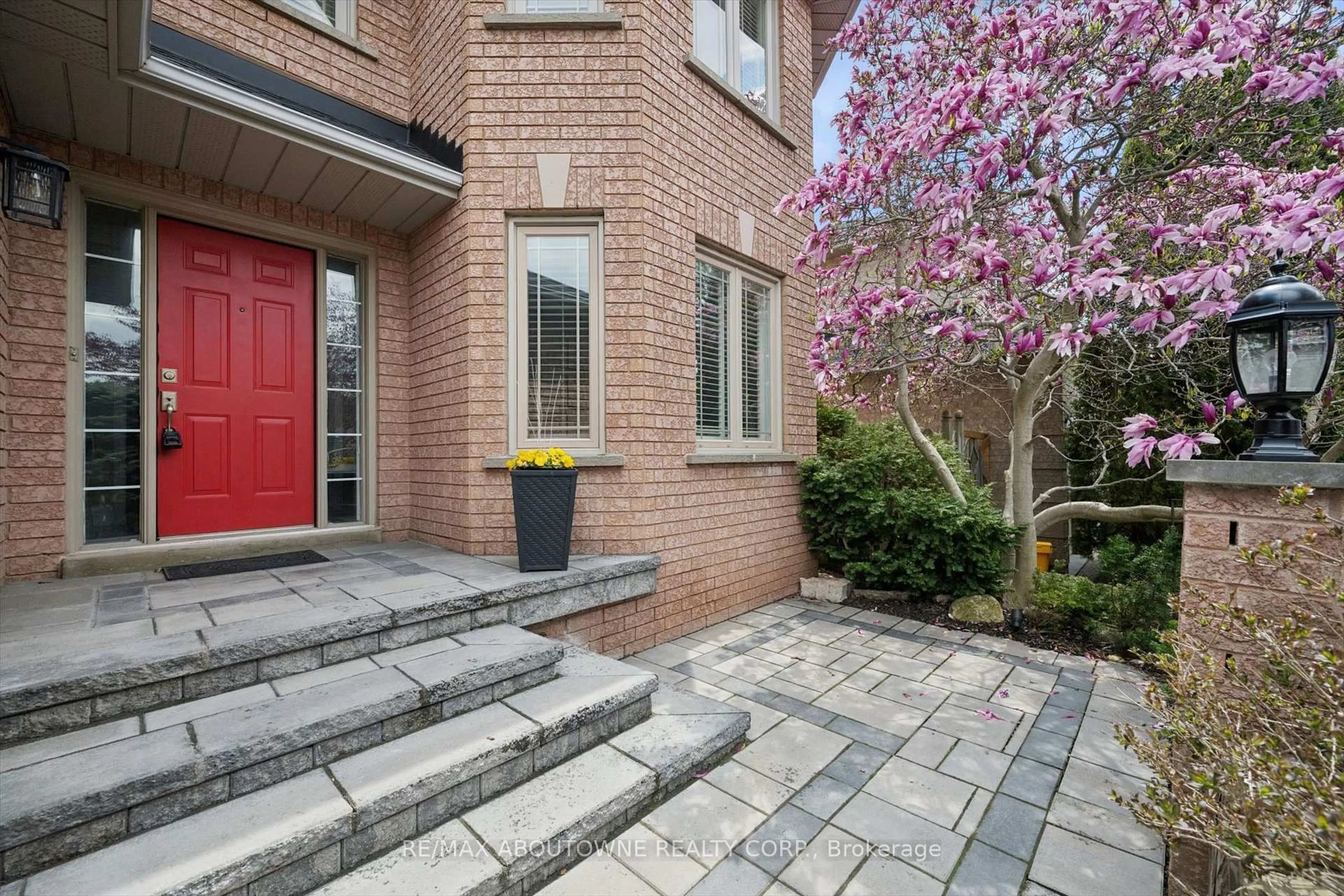 Home with brick exterior material, street for 154 Howell Rd, Oakville Ontario L6H 5Z2