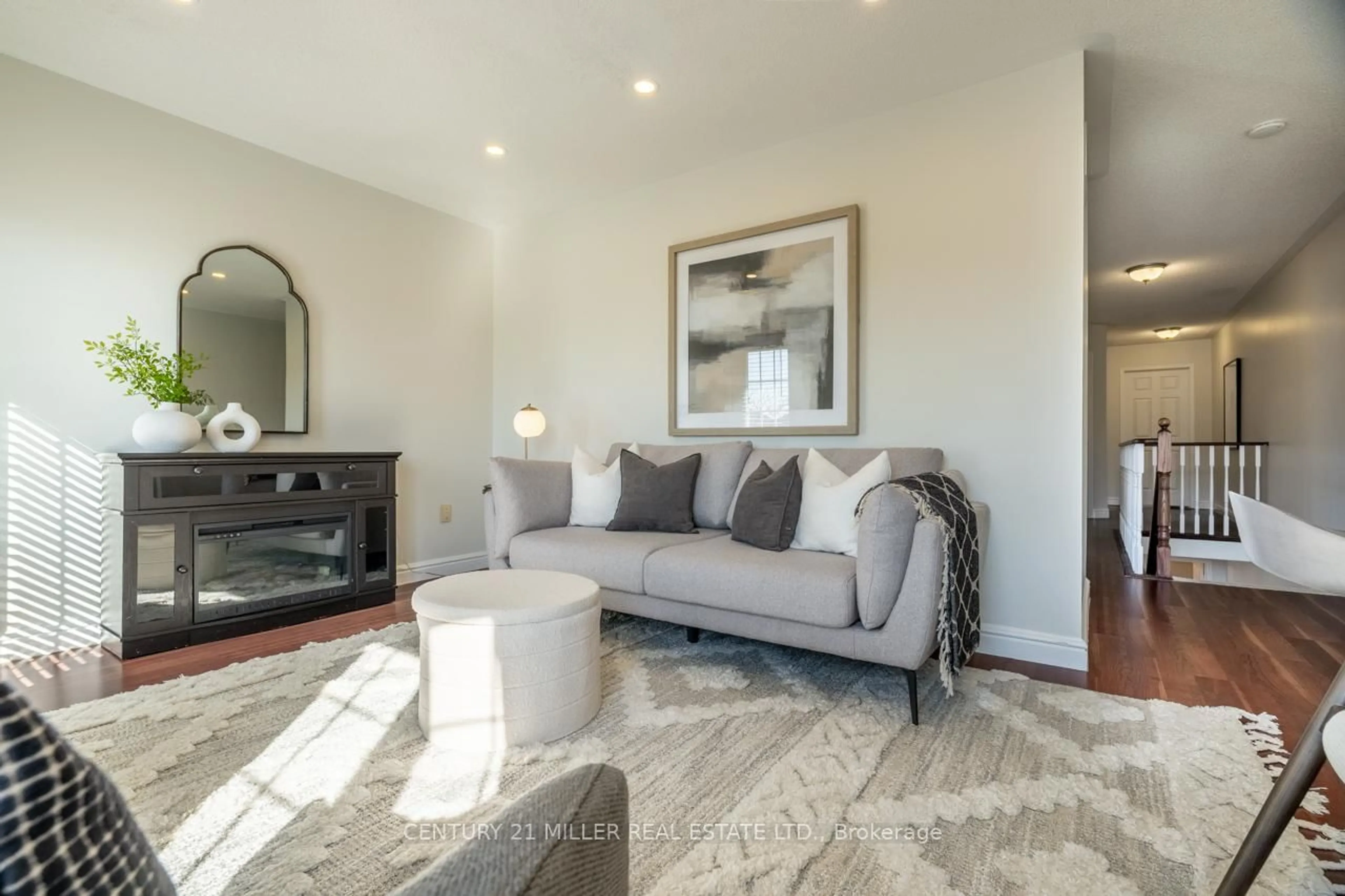 Living room with furniture, unknown for 53 Dills Cres, Milton Ontario L9T 5P2