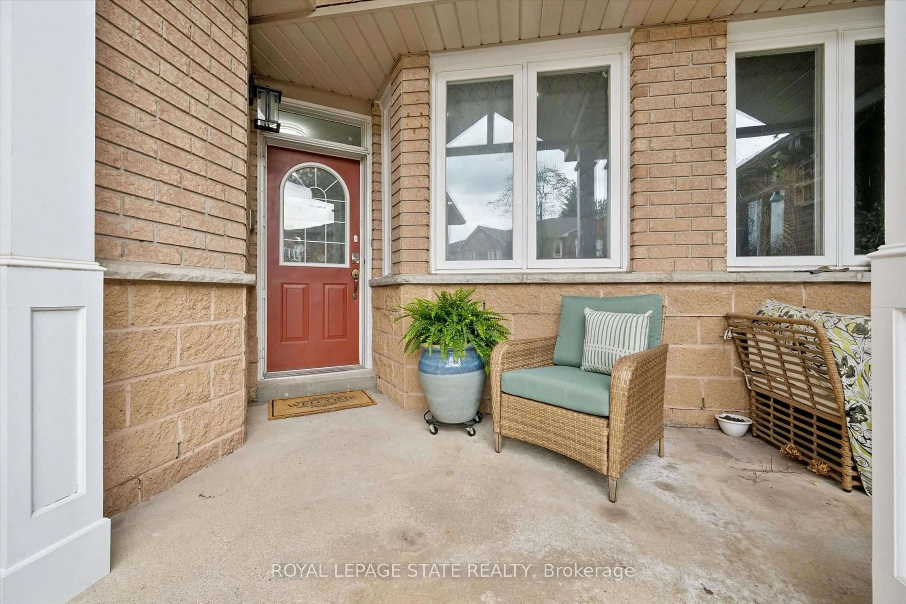 Indoor entryway for 833 Scollard Crt #107, Mississauga Ontario L5V 2B4