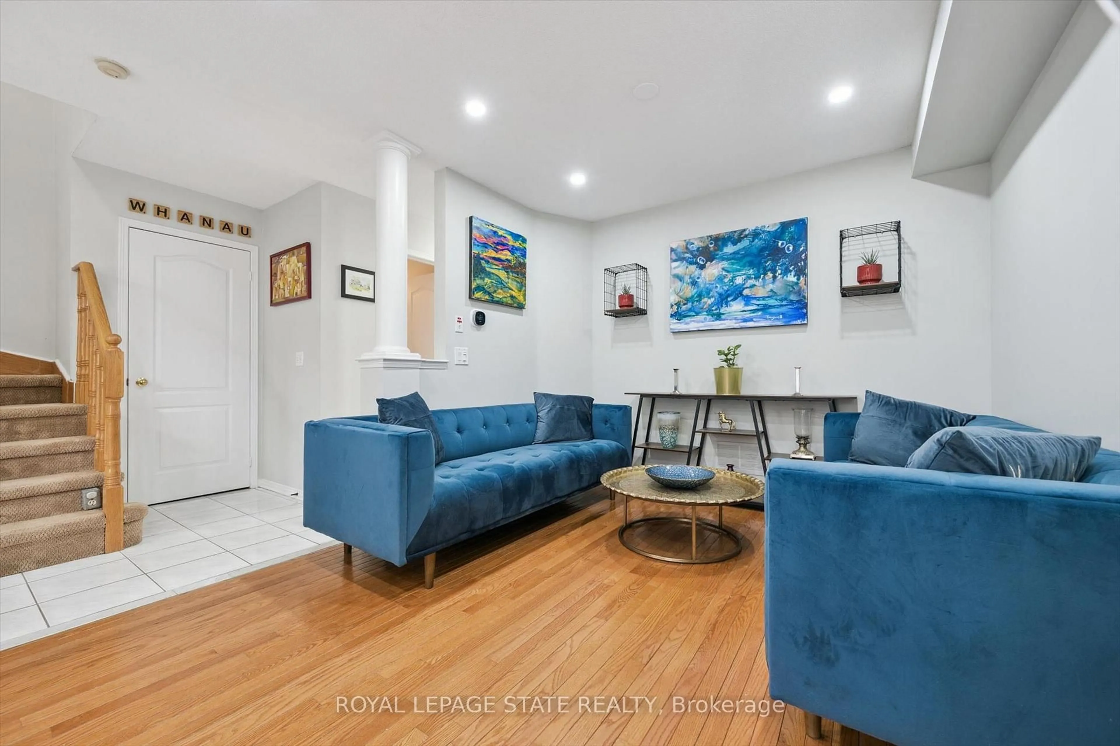Living room with furniture, unknown for 833 Scollard Crt #107, Mississauga Ontario L5V 2B4