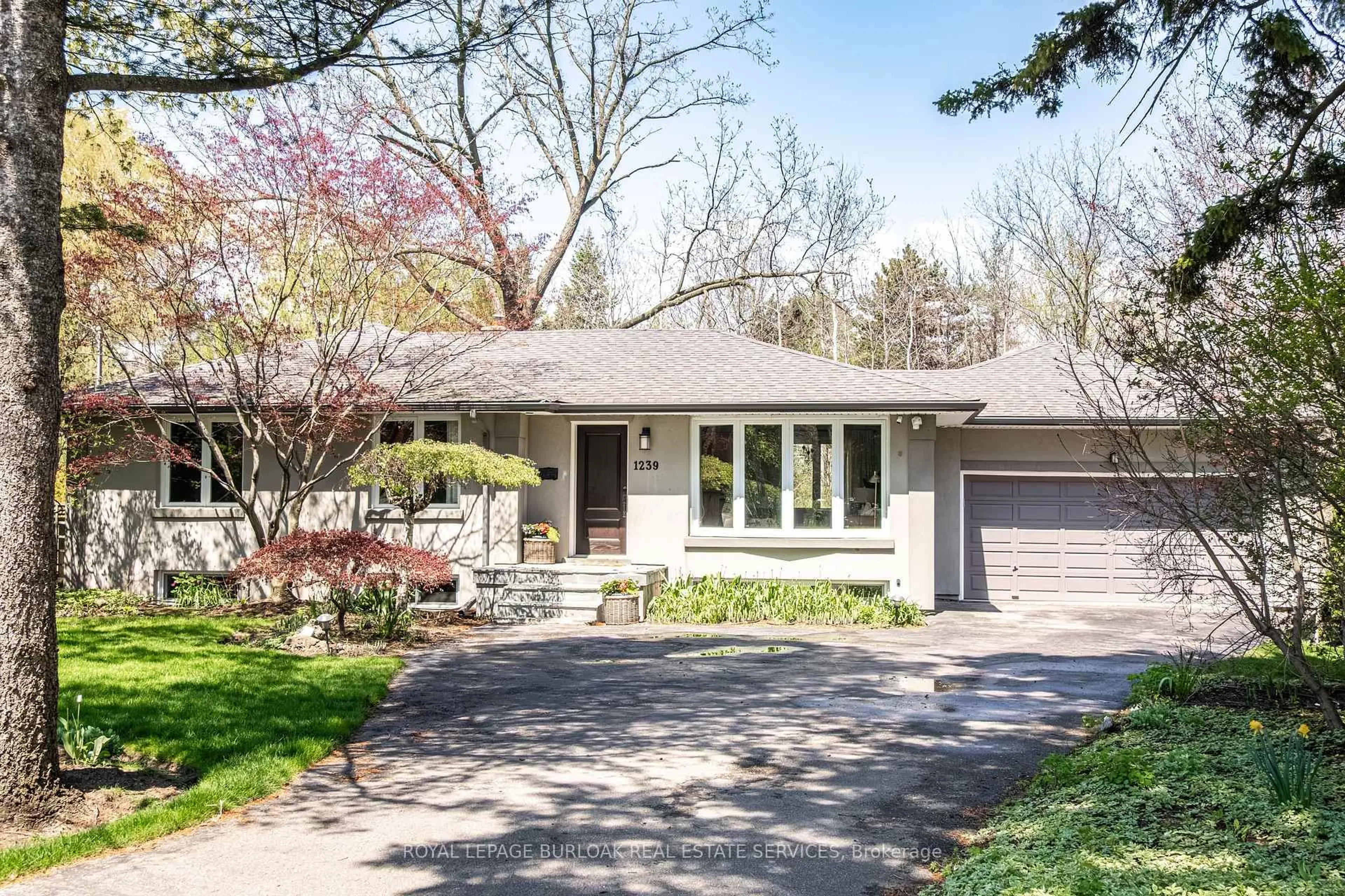 Home with brick exterior material, street for 1239 Baldwin Dr, Oakville Ontario L6J 2W4