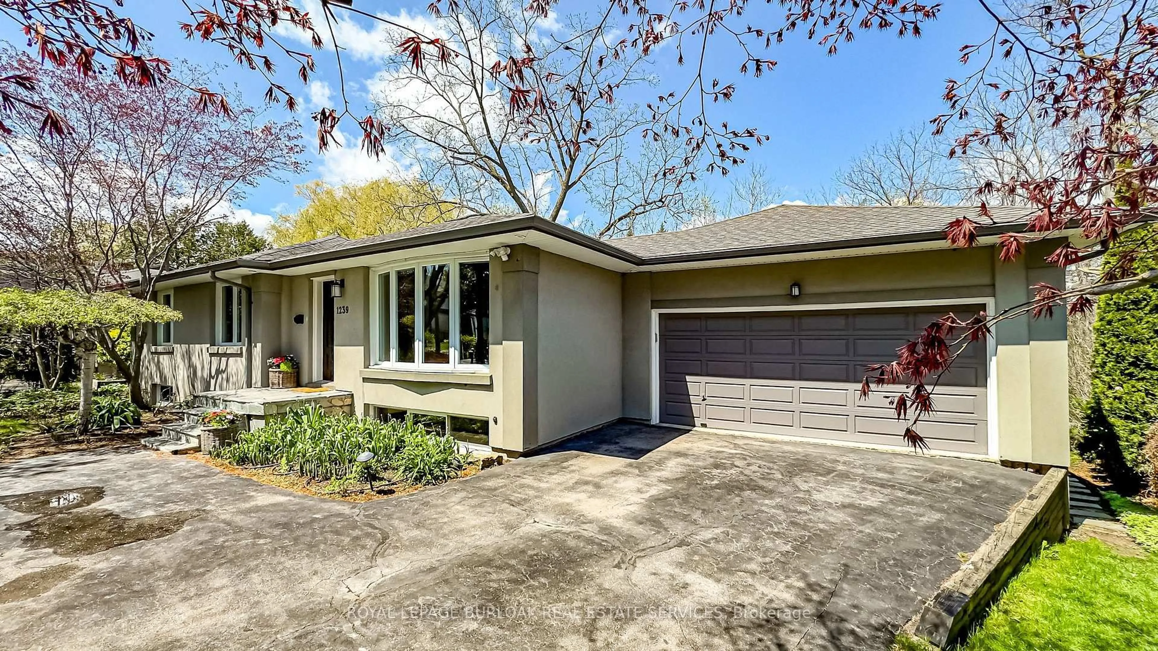 Home with brick exterior material, street for 1239 Baldwin Dr, Oakville Ontario L6J 2W4