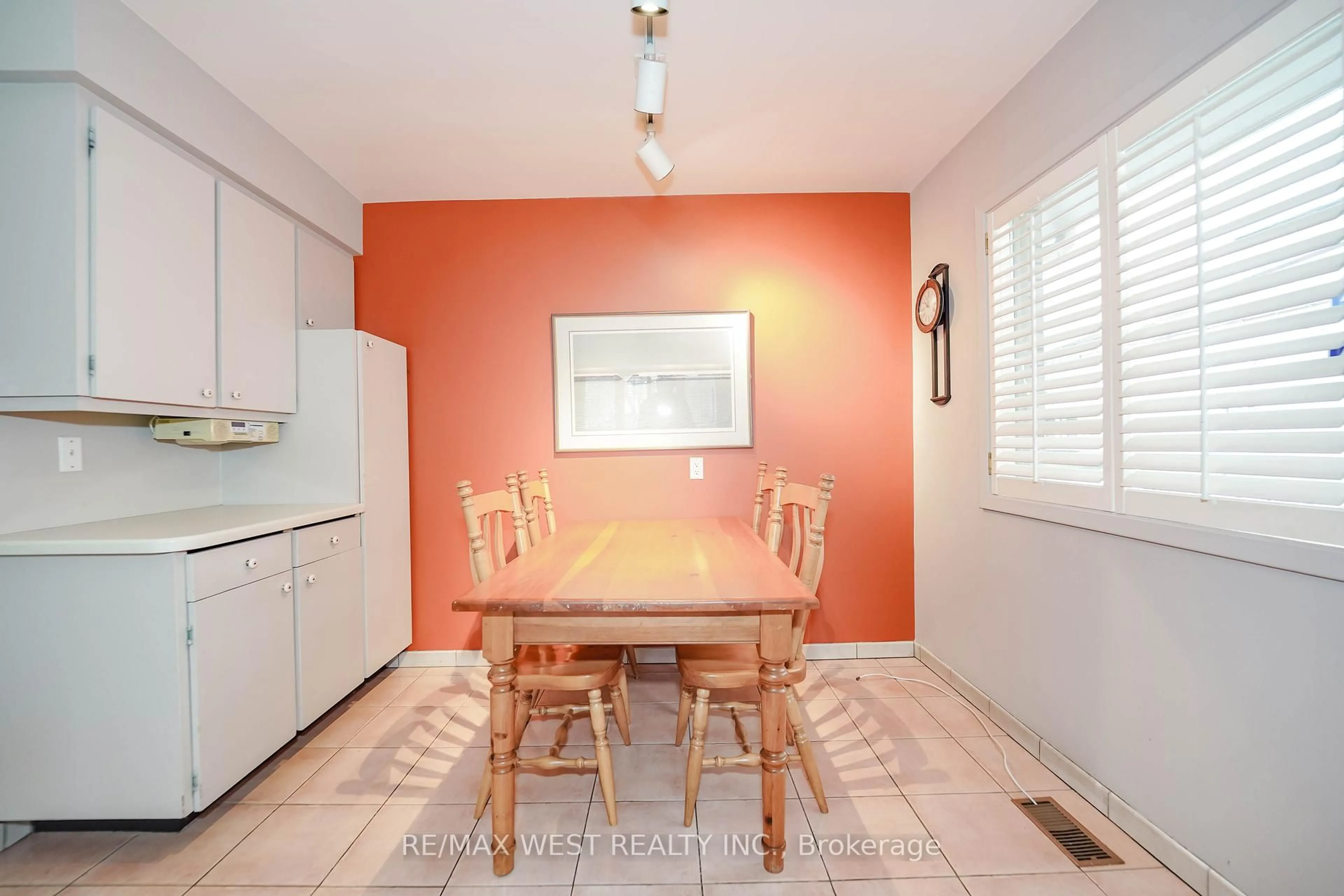 Dining room, unknown for 47 Saint Georges Rd, Toronto Ontario M9A 3T2