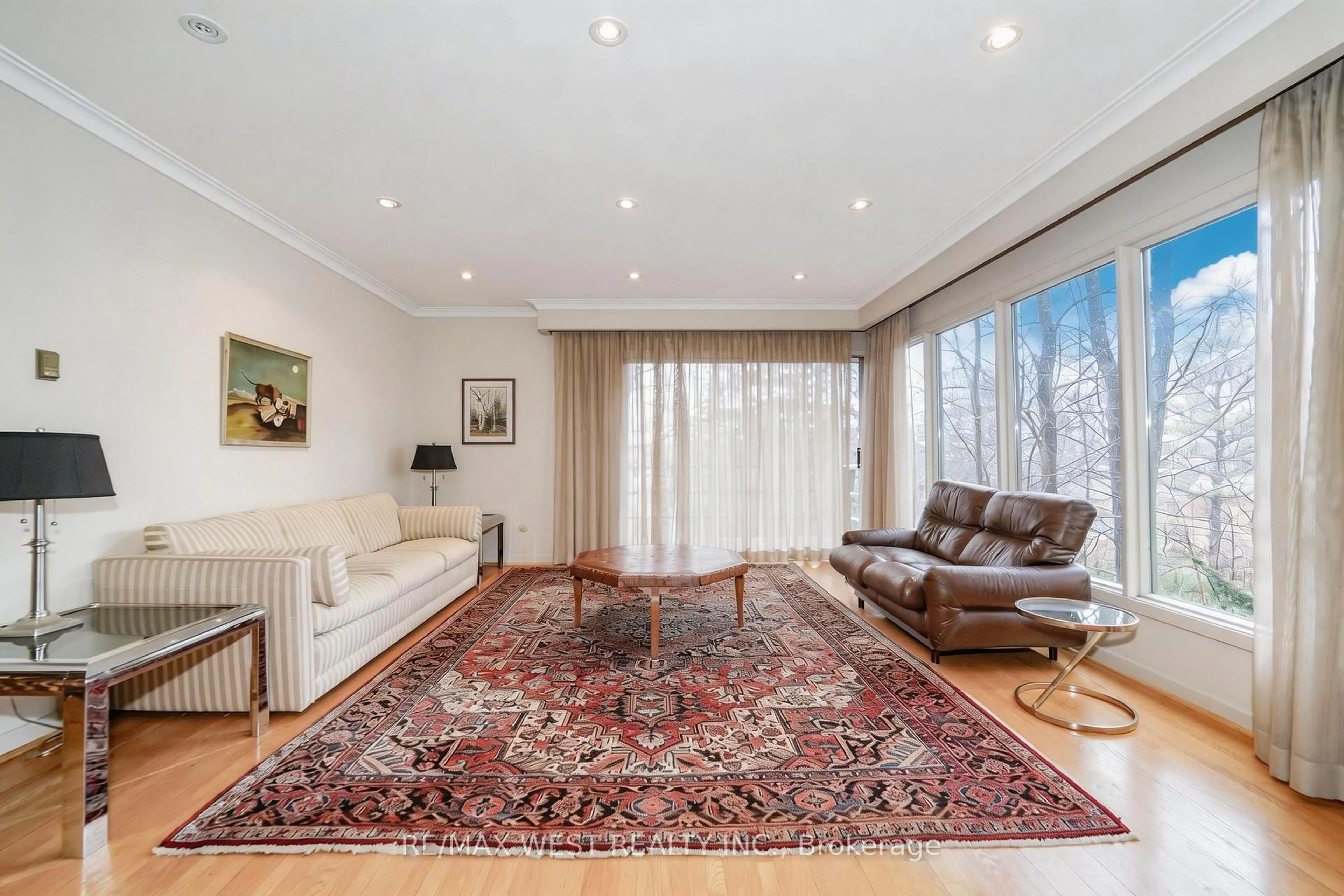 Living room with furniture, unknown for 47 Saint Georges Rd, Toronto Ontario M9A 3T2