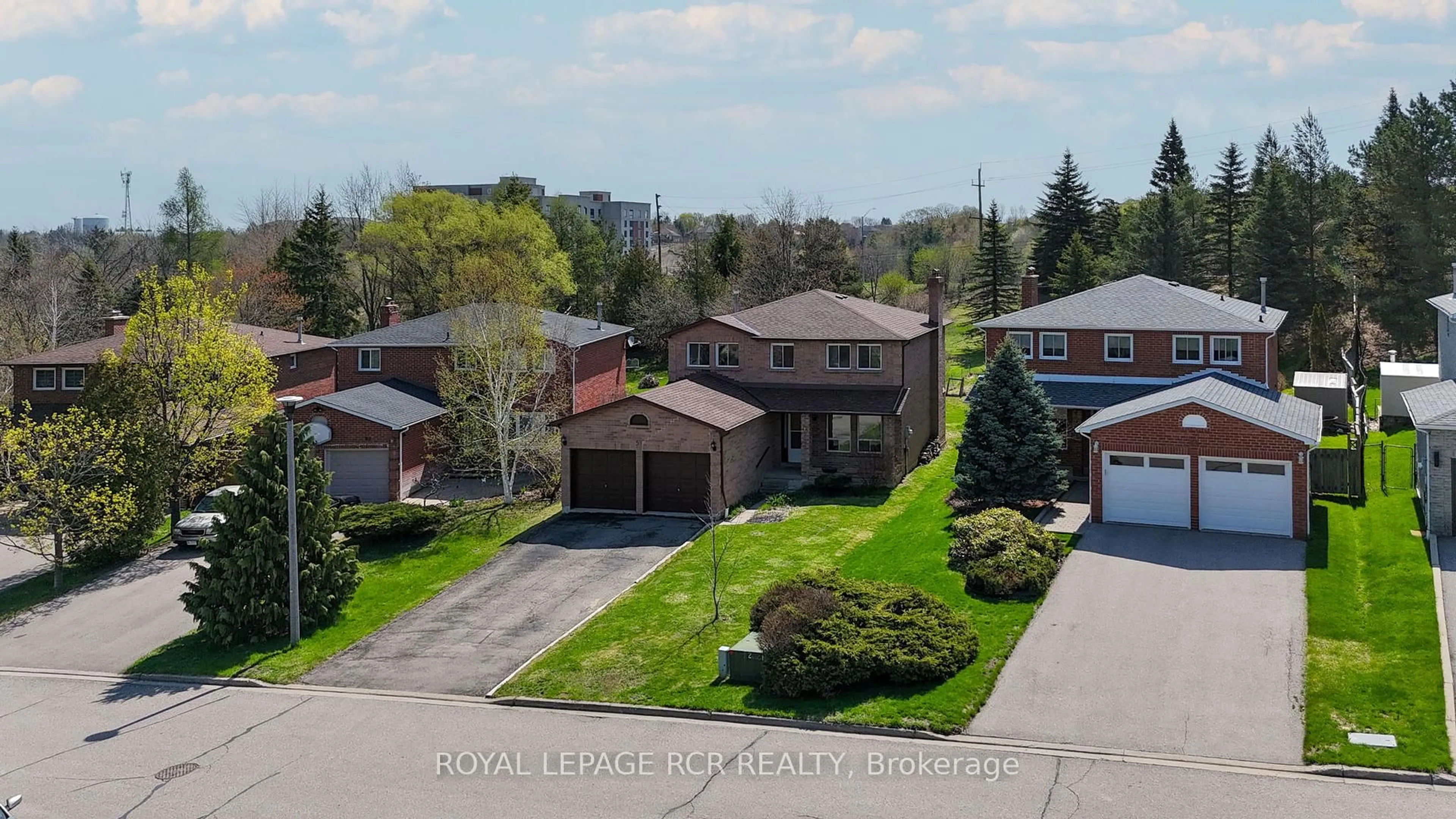 A pic from outside/outdoor area/front of a property/back of a property/a pic from drone, street for 51 Bambi Tr, Caledon Ontario L7E 2G4