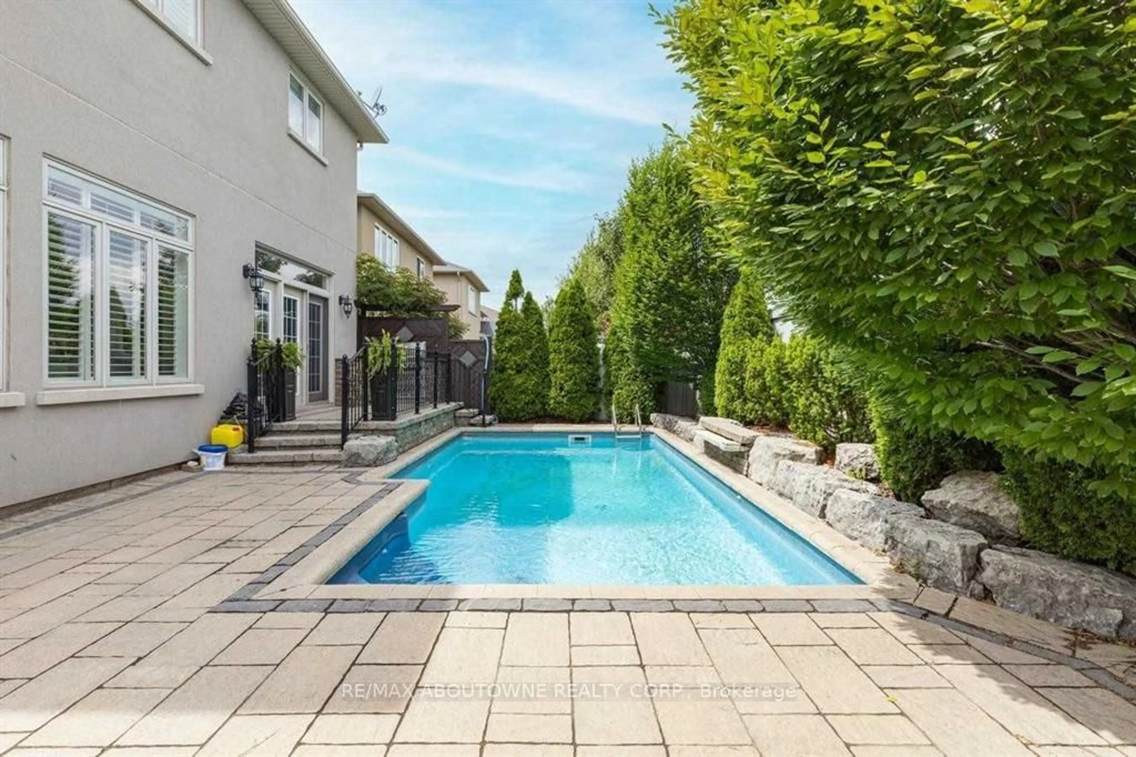 Pool for 2500 Millstone Dr, Oakville Ontario L6M 0H5