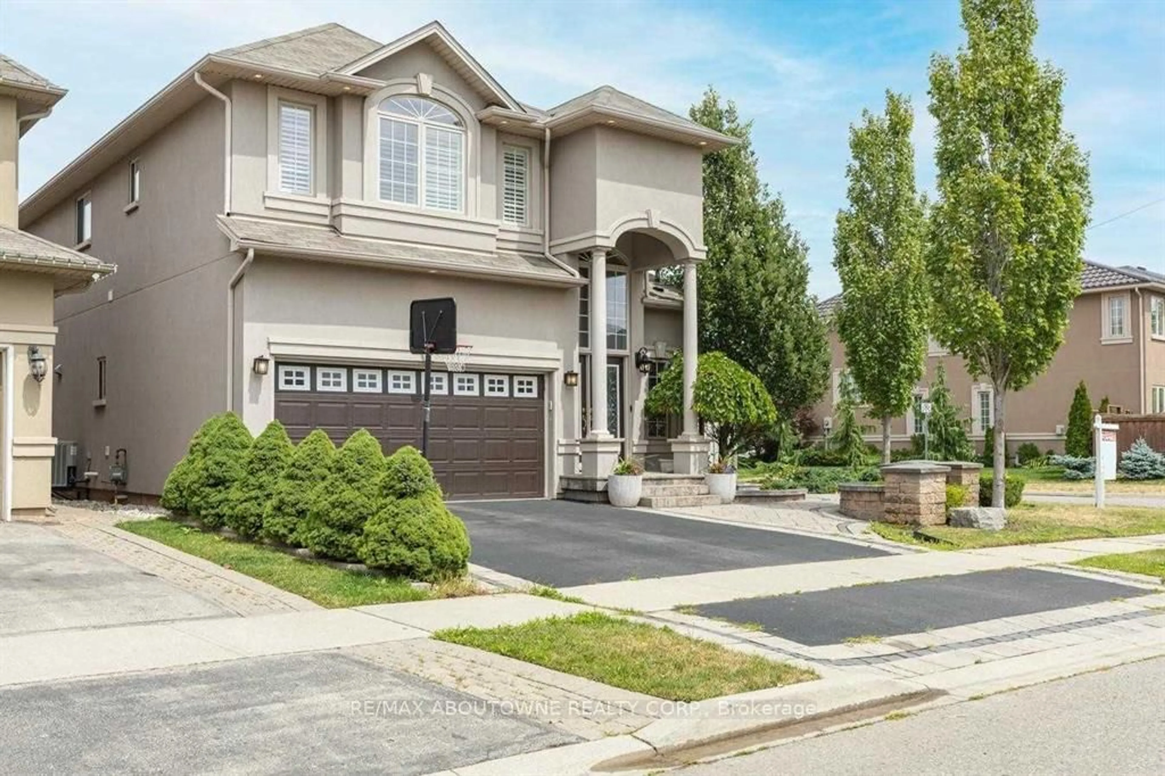 Home with brick exterior material, street for 2500 Millstone Dr, Oakville Ontario L6M 0H5