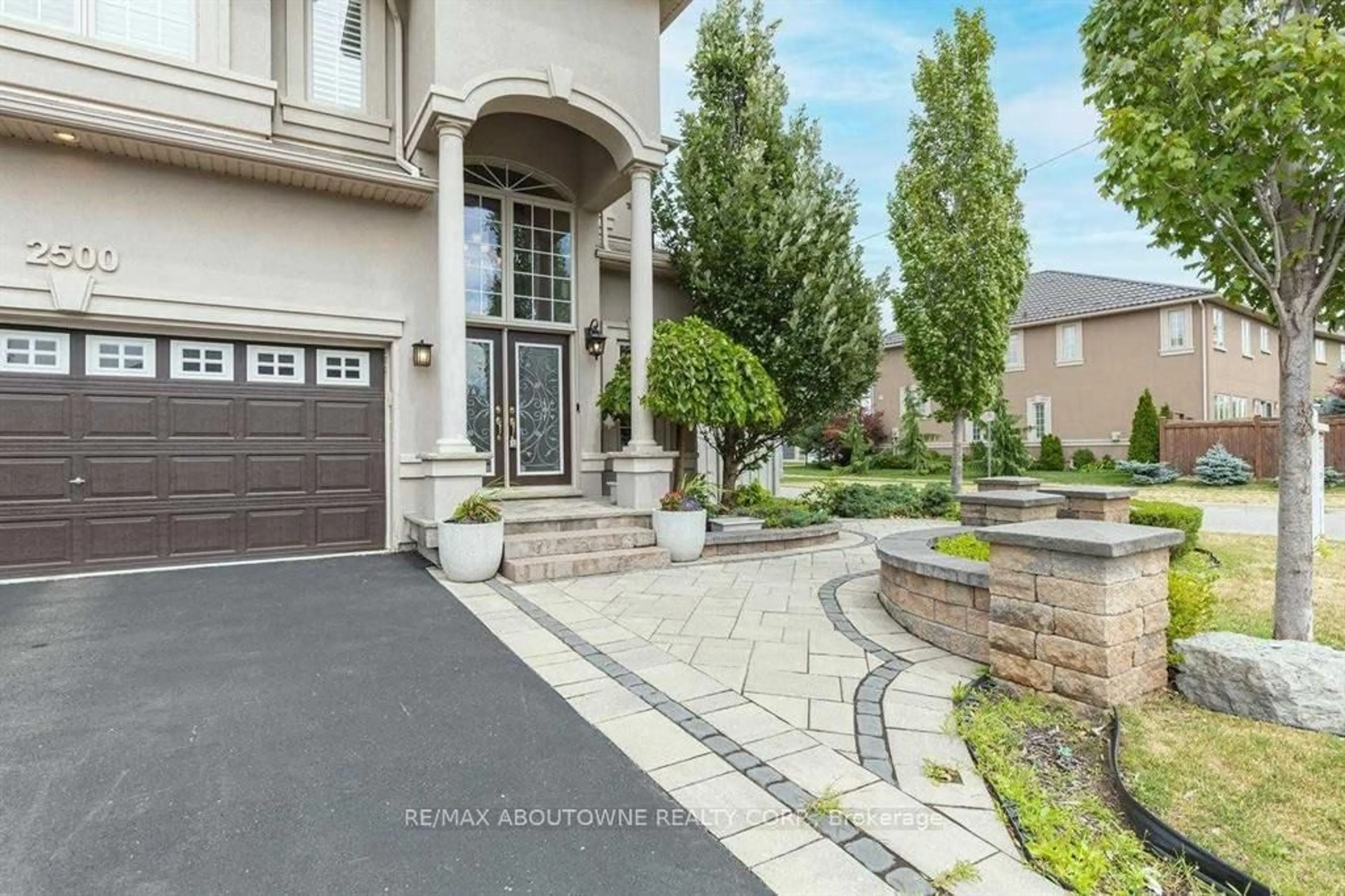 Unknown for 2500 Millstone Dr, Oakville Ontario L6M 0H5