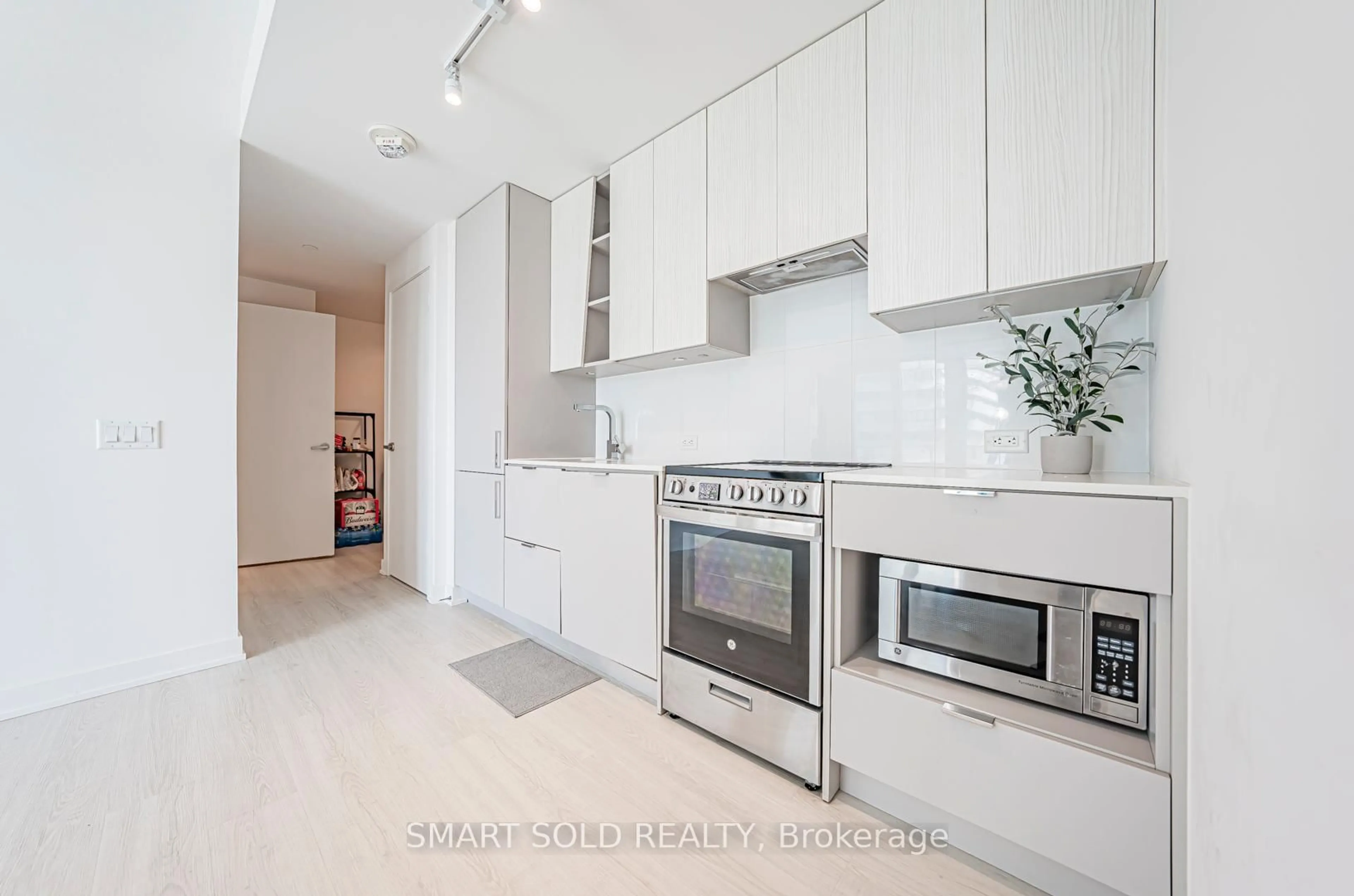 Unknown for 3883 Quartz Rd #1101, Mississauga Ontario L5B 0M4
