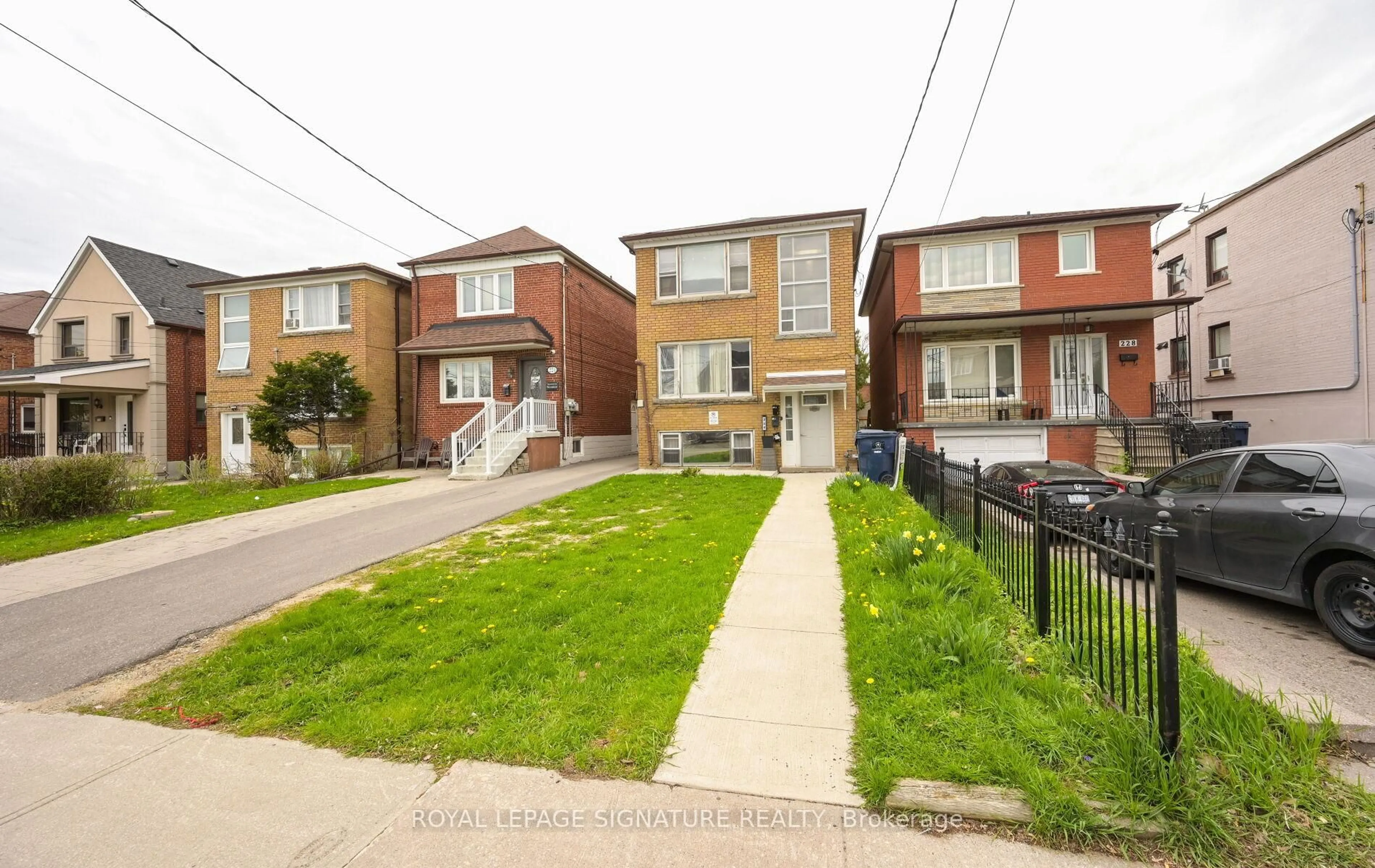 Unknown for 226 Bicknell Ave, Toronto Ontario M6M 4G9