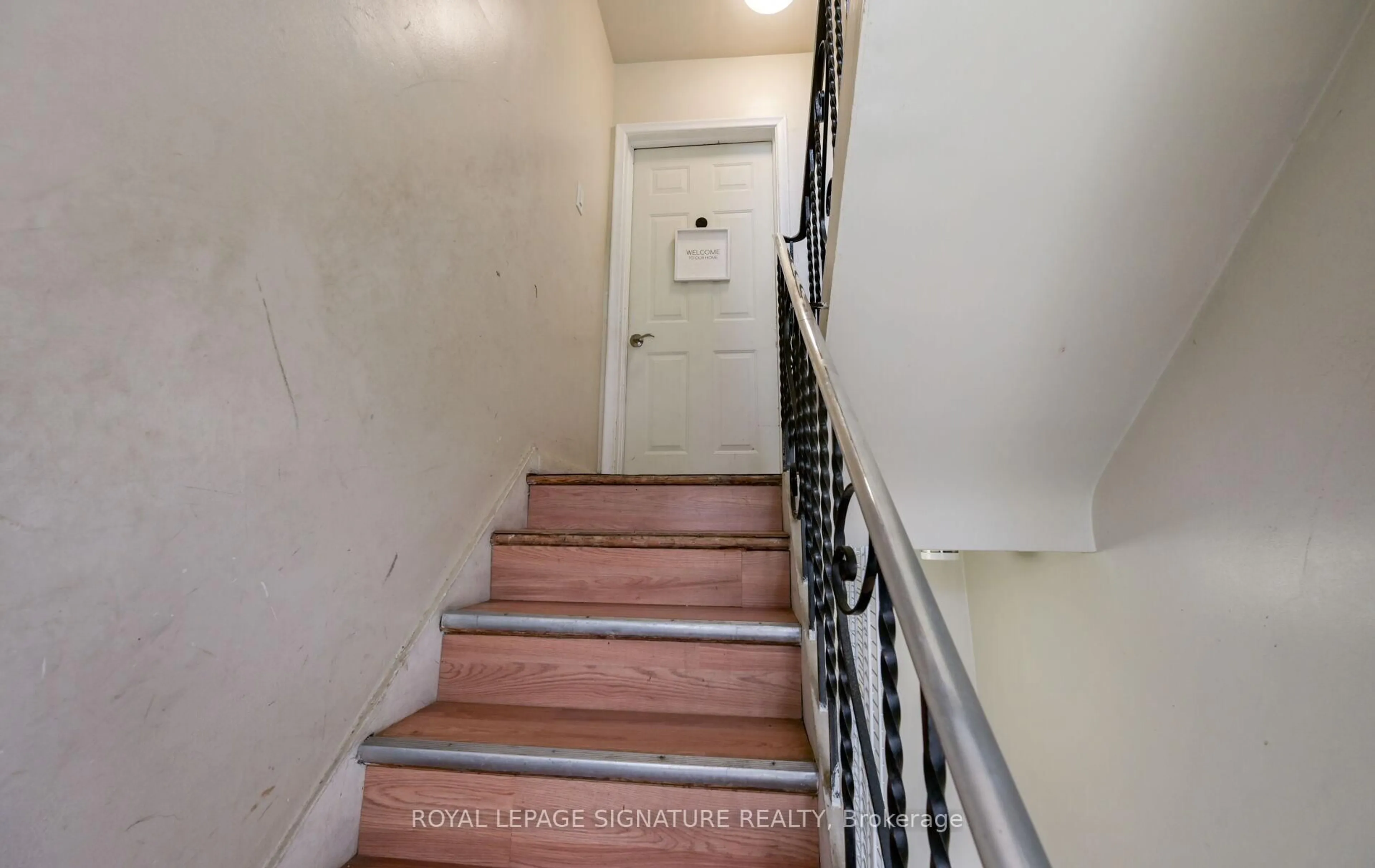 Stairs for 226 Bicknell Ave, Toronto Ontario M6M 4G9