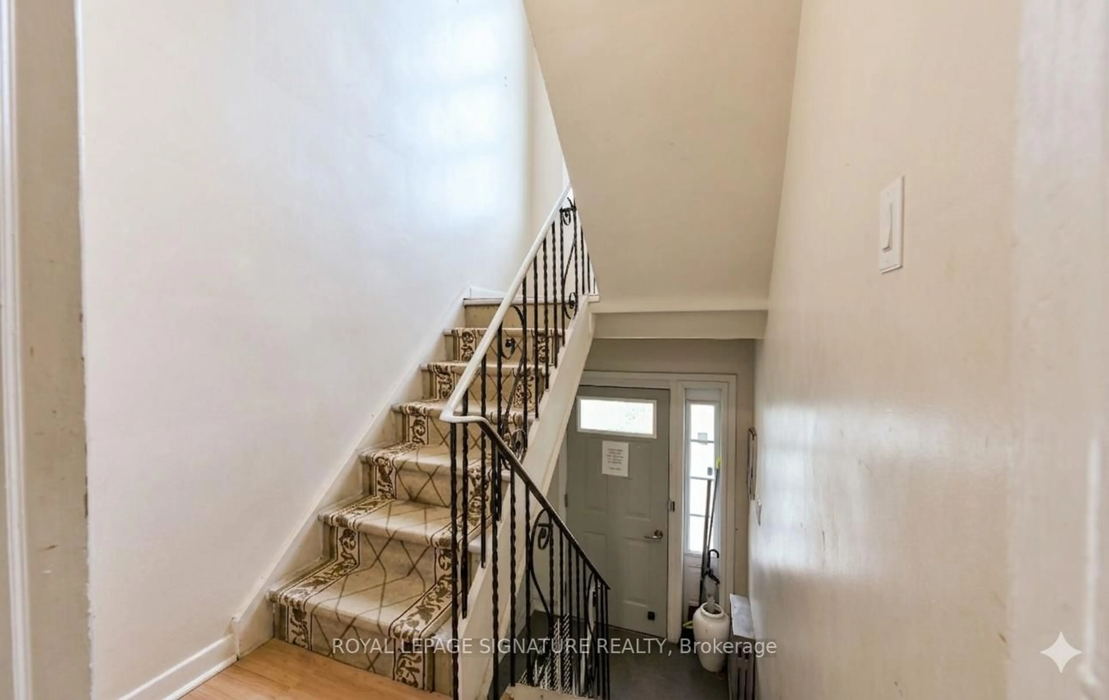 Stairs for 226 Bicknell Ave, Toronto Ontario M6M 4G9