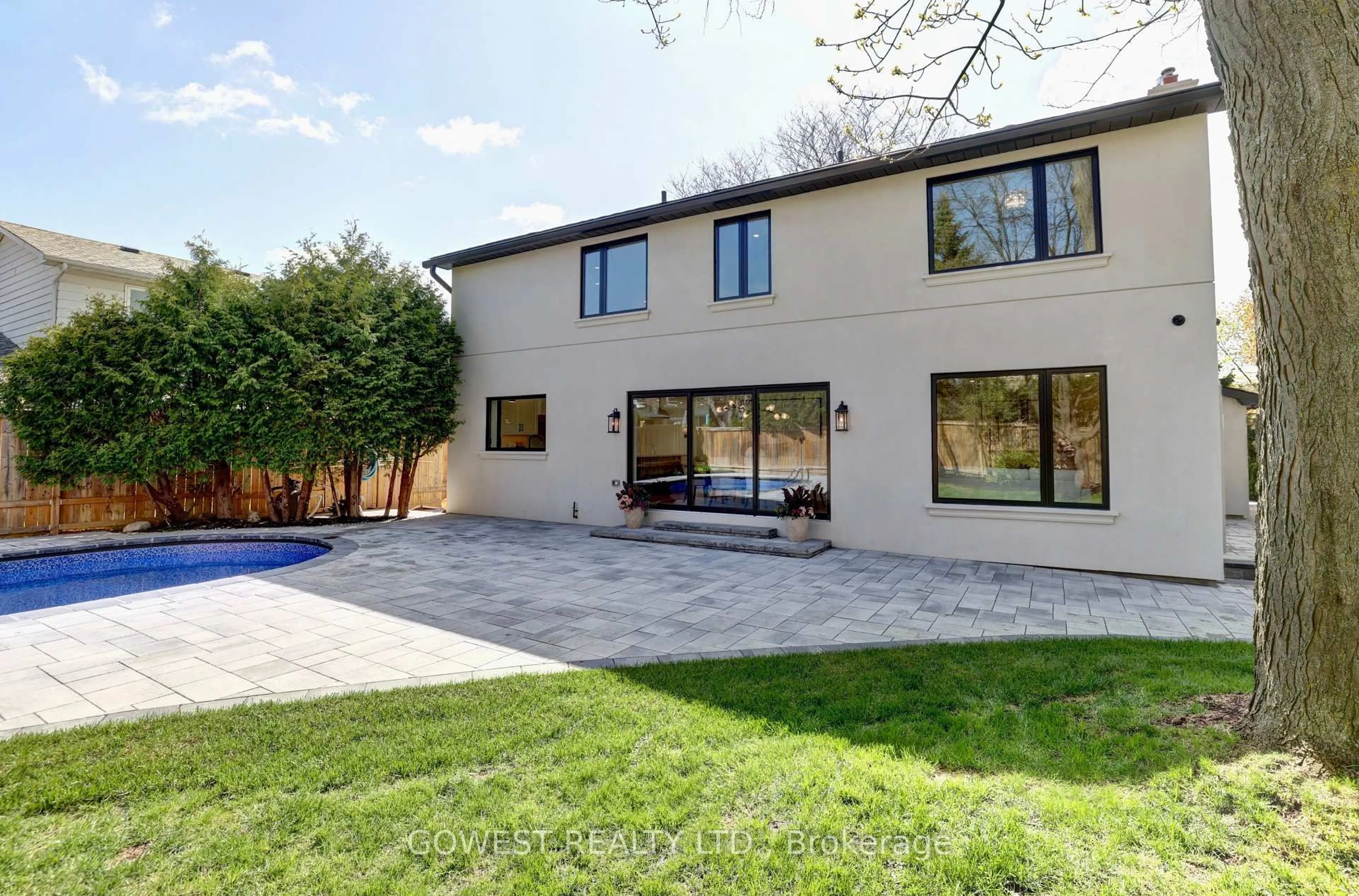Home with brick exterior material, street for 981 Valdese Dr, Mississauga Ontario L5C 2Z5