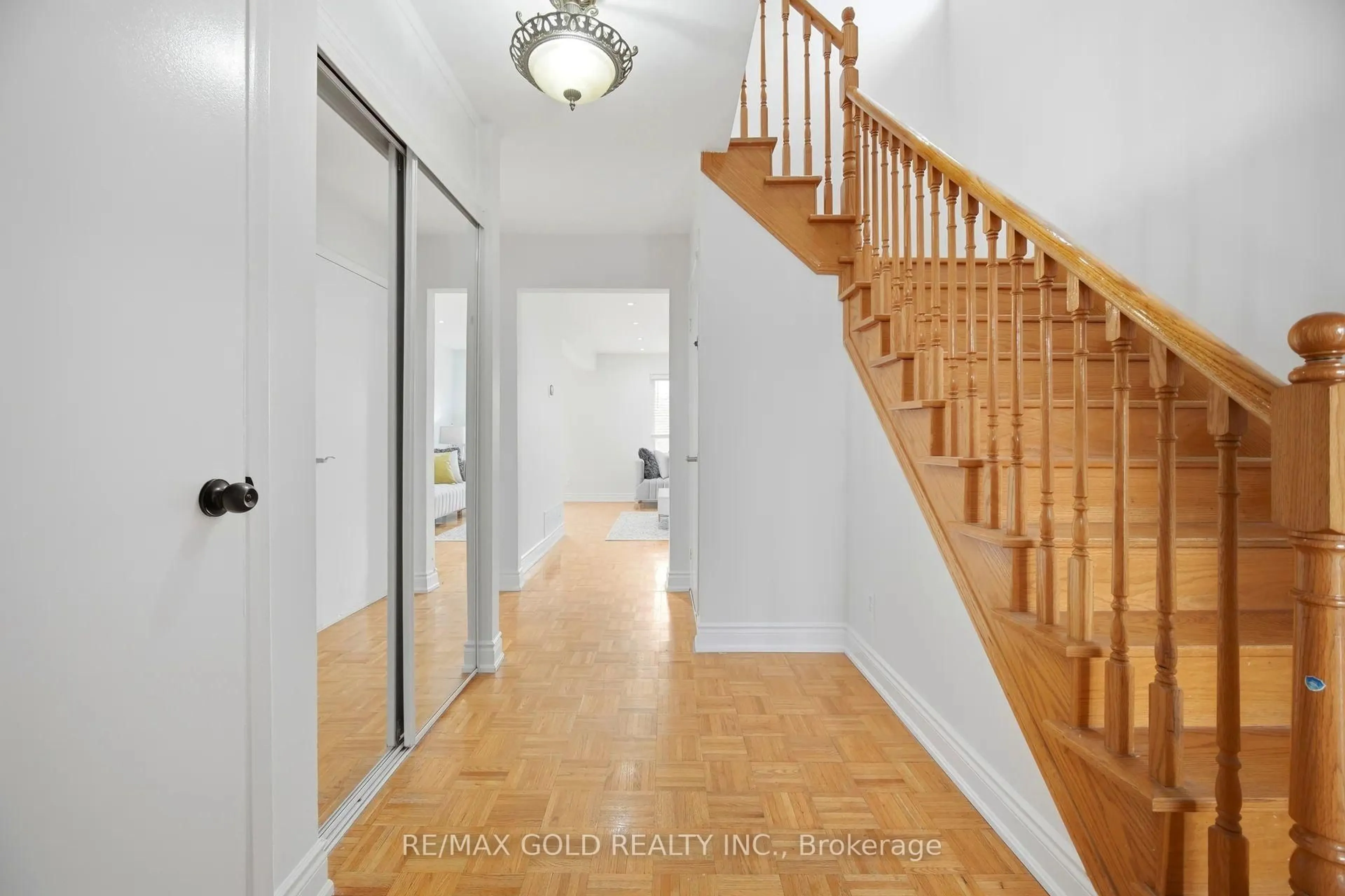 Indoor entryway for 18 Mcgraw Ave, Brampton Ontario L6X 3M4