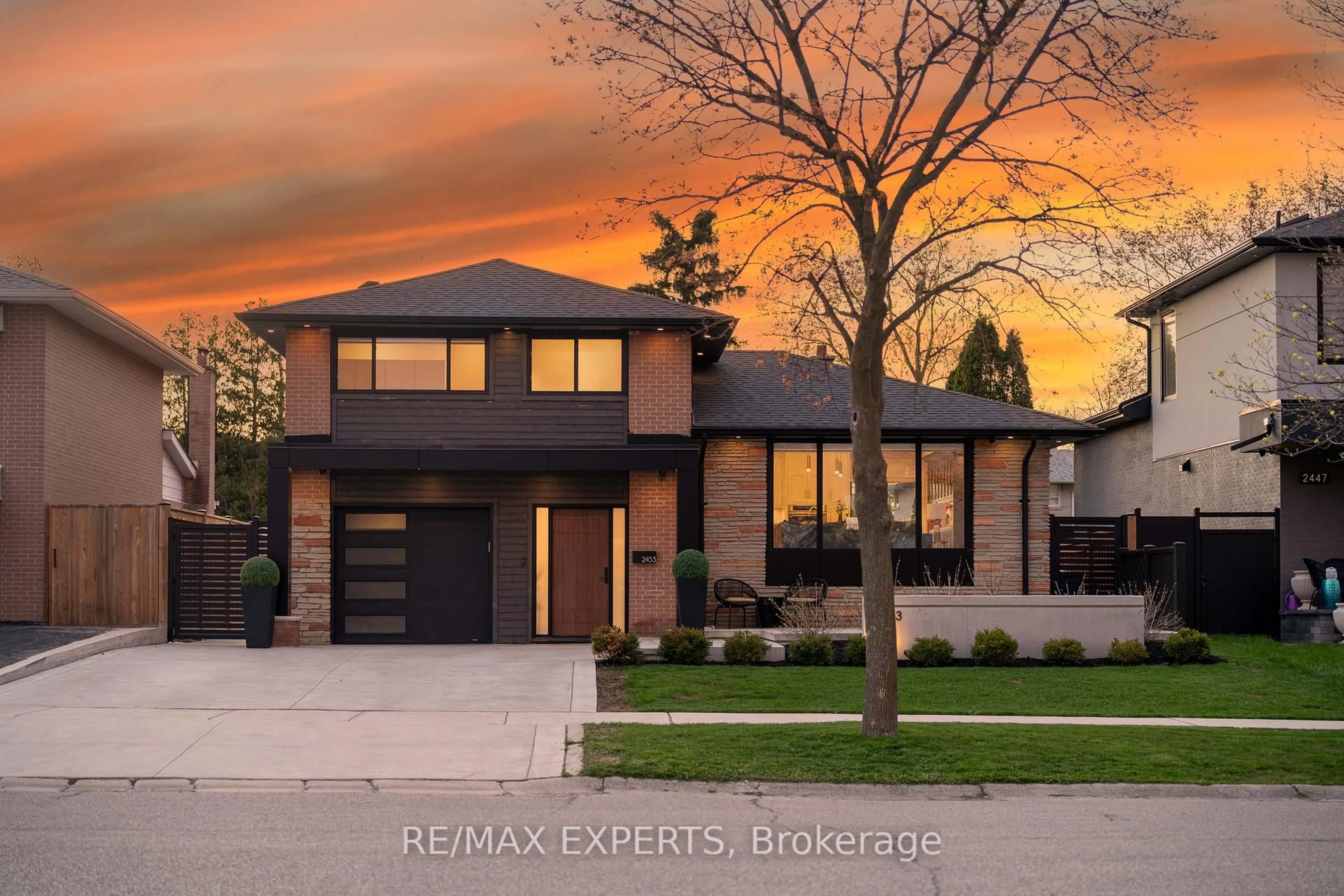 Home with brick exterior material, street for 2453 Bonner Rd, Mississauga Ontario L5J 2E1