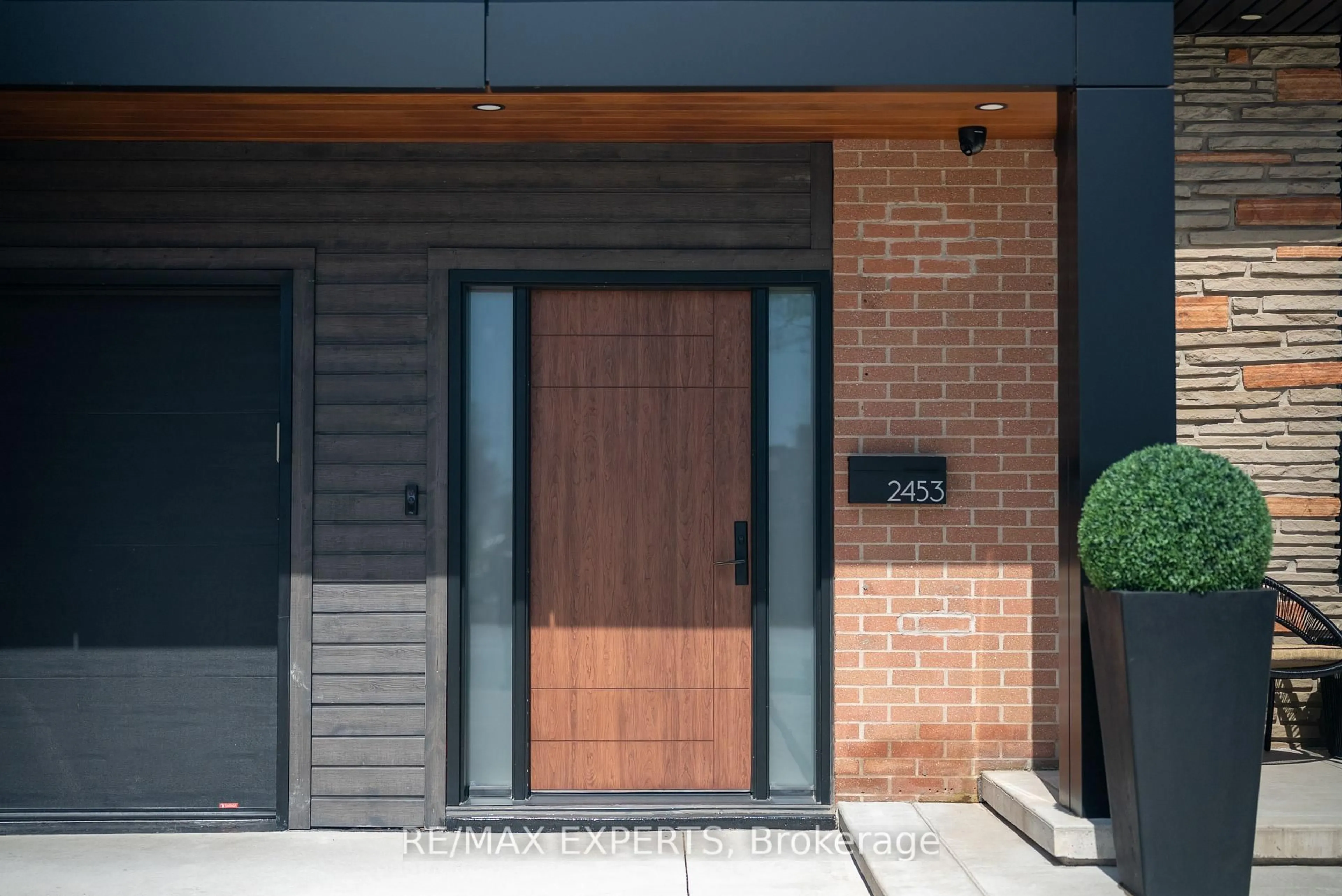 Home with brick exterior material, street for 2453 Bonner Rd, Mississauga Ontario L5J 2E1