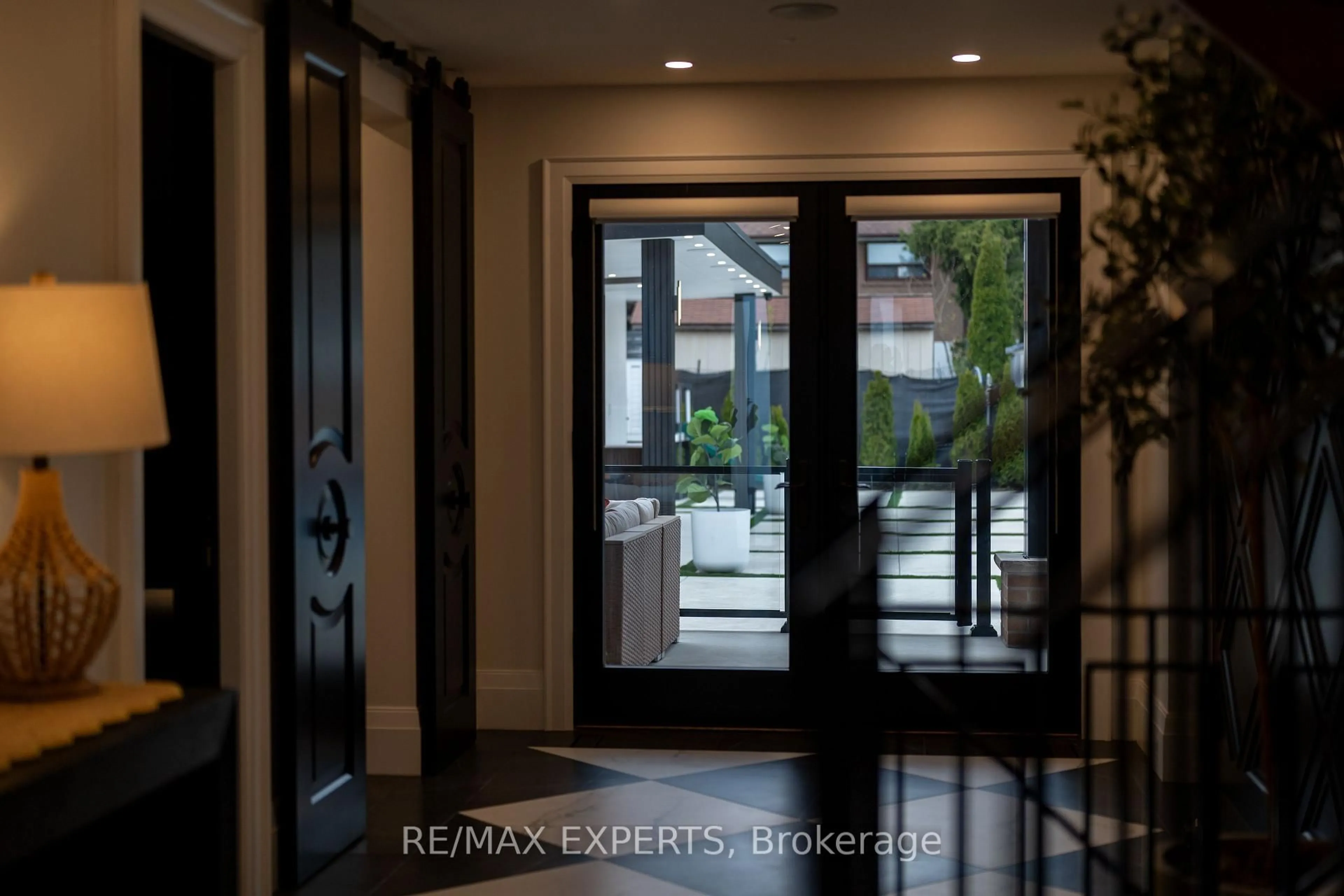 Indoor entryway for 2453 Bonner Rd, Mississauga Ontario L5J 2E1