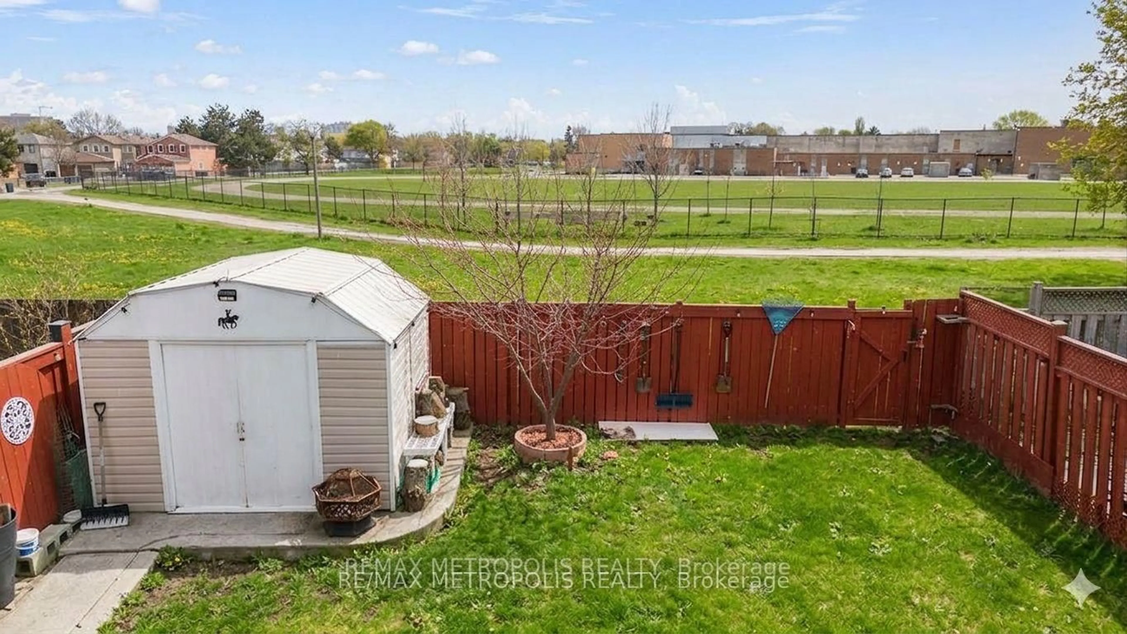 A pic from outside/outdoor area/front of a property/back of a property/a pic from drone, unknown for 42 Gulliver Cres, Brampton Ontario L6S 1S9