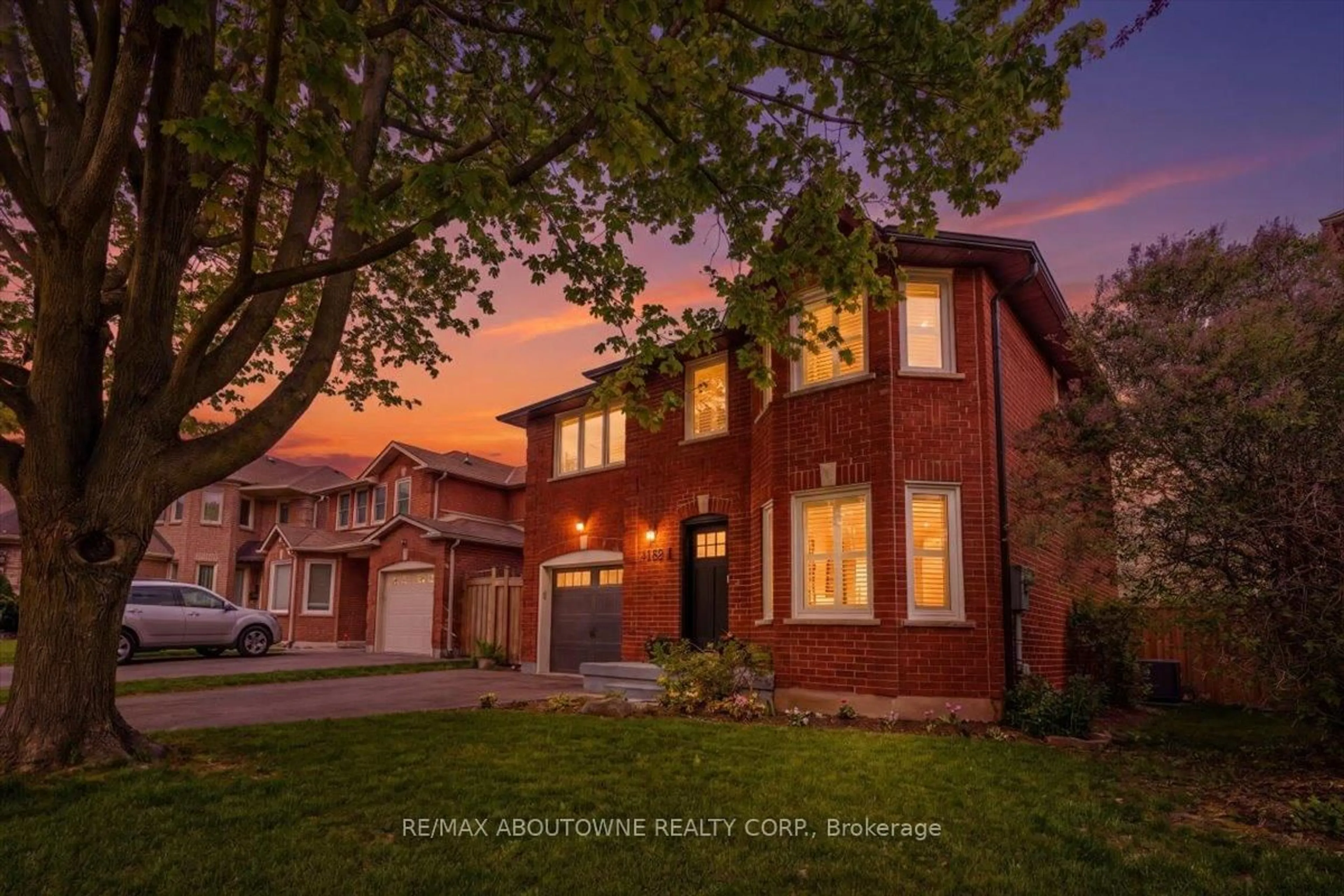 Home with brick exterior material, street for 1399 Cobbler Lane, Oakville Ontario L6M 3C1