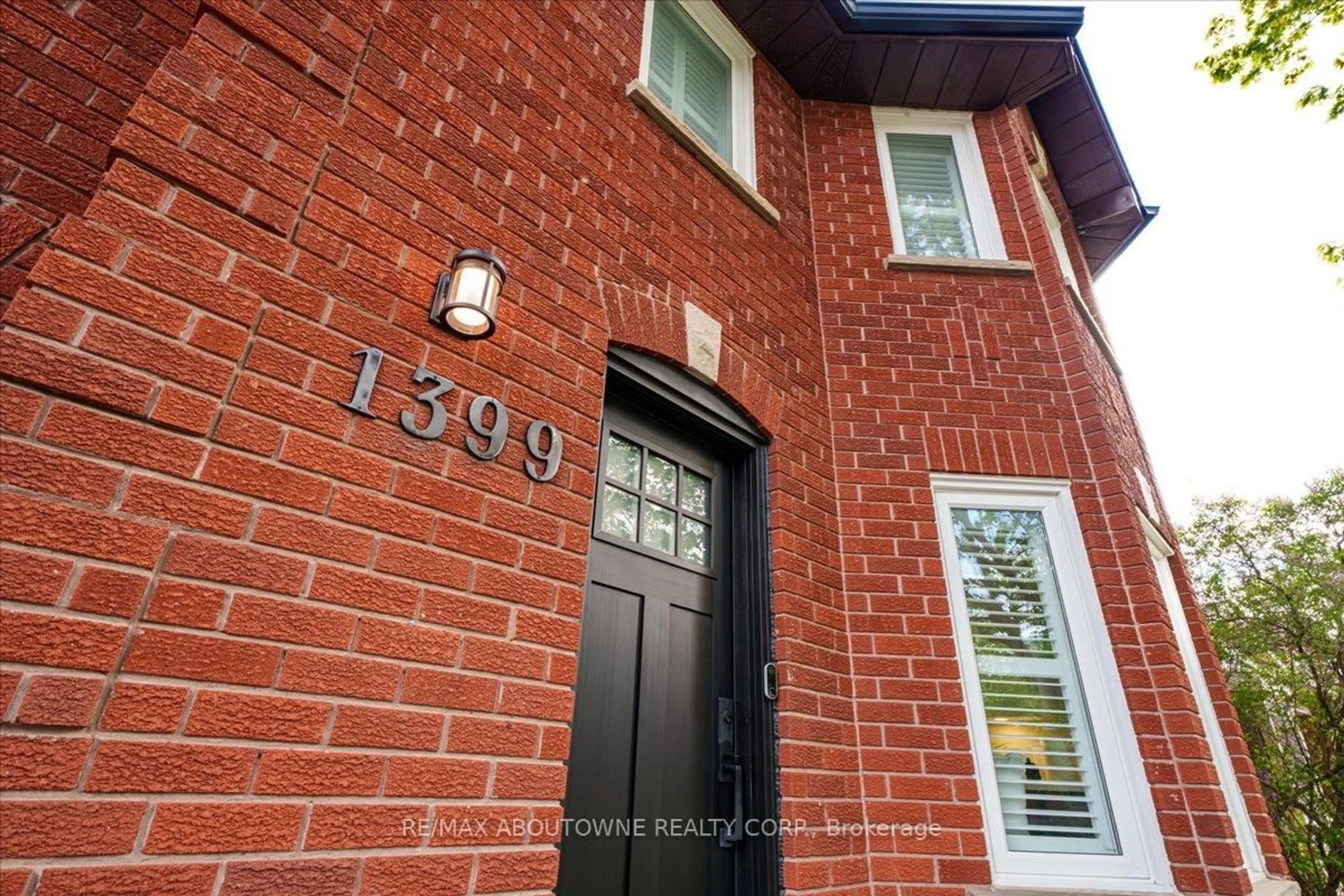 Home with brick exterior material, street for 1399 Cobbler Lane, Oakville Ontario L6M 3C1