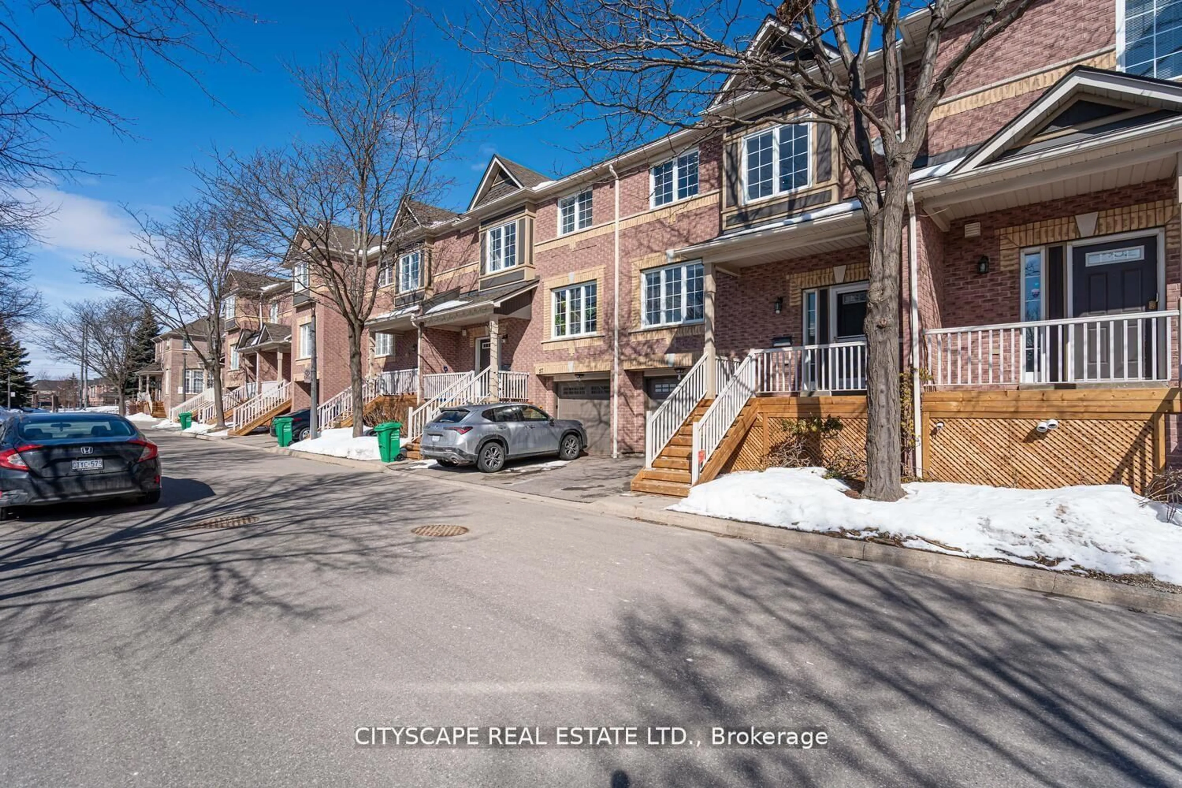 A pic from outside/outdoor area/front of a property/back of a property/a pic from drone, street for 5535 Glen Erin Dr #58, Mississauga Ontario L5M 6H1