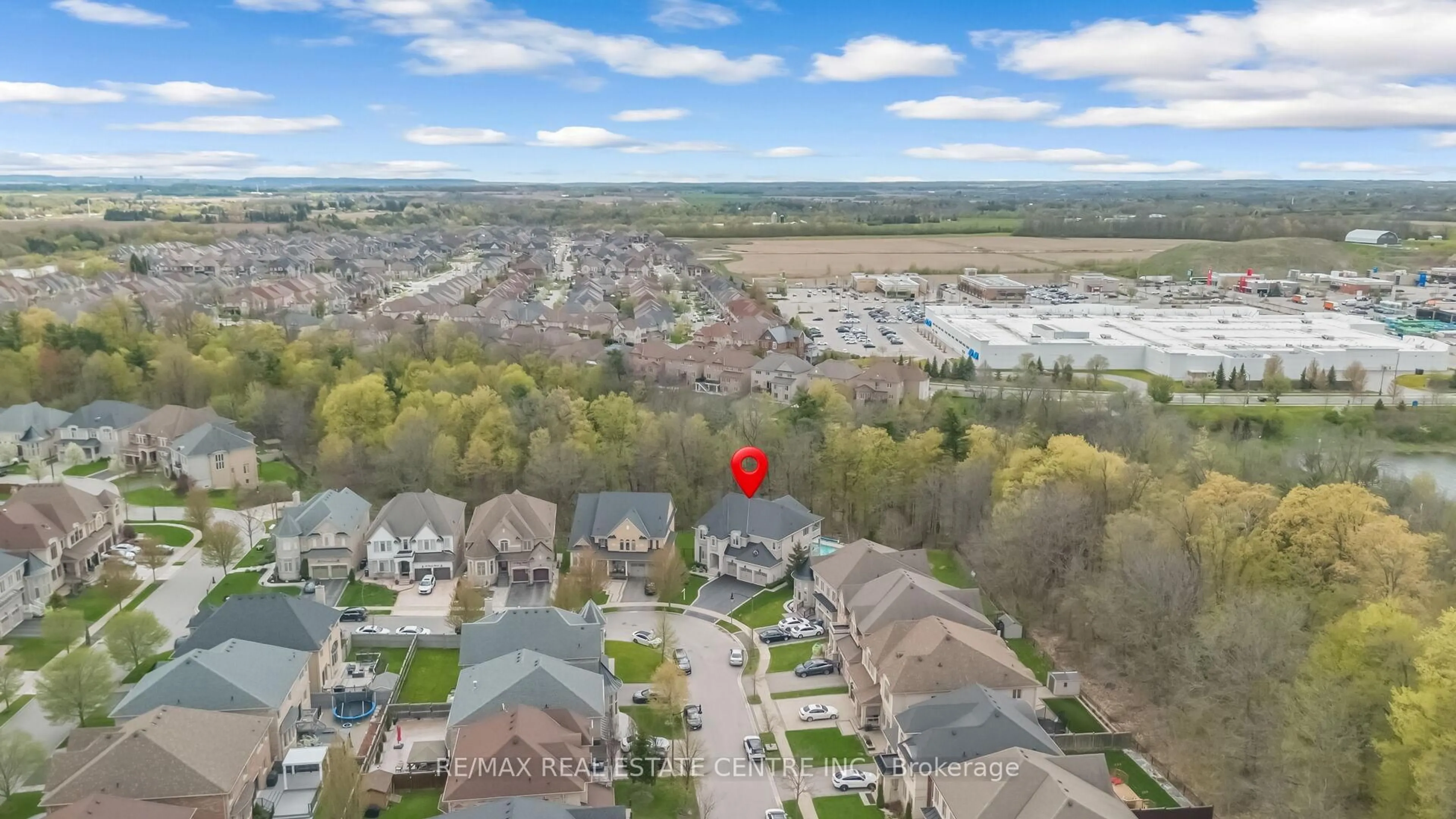 A pic from outside/outdoor area/front of a property/back of a property/a pic from drone, water/lake/river/ocean view for 14 Canis St, Brampton Ontario L6X 2Y5
