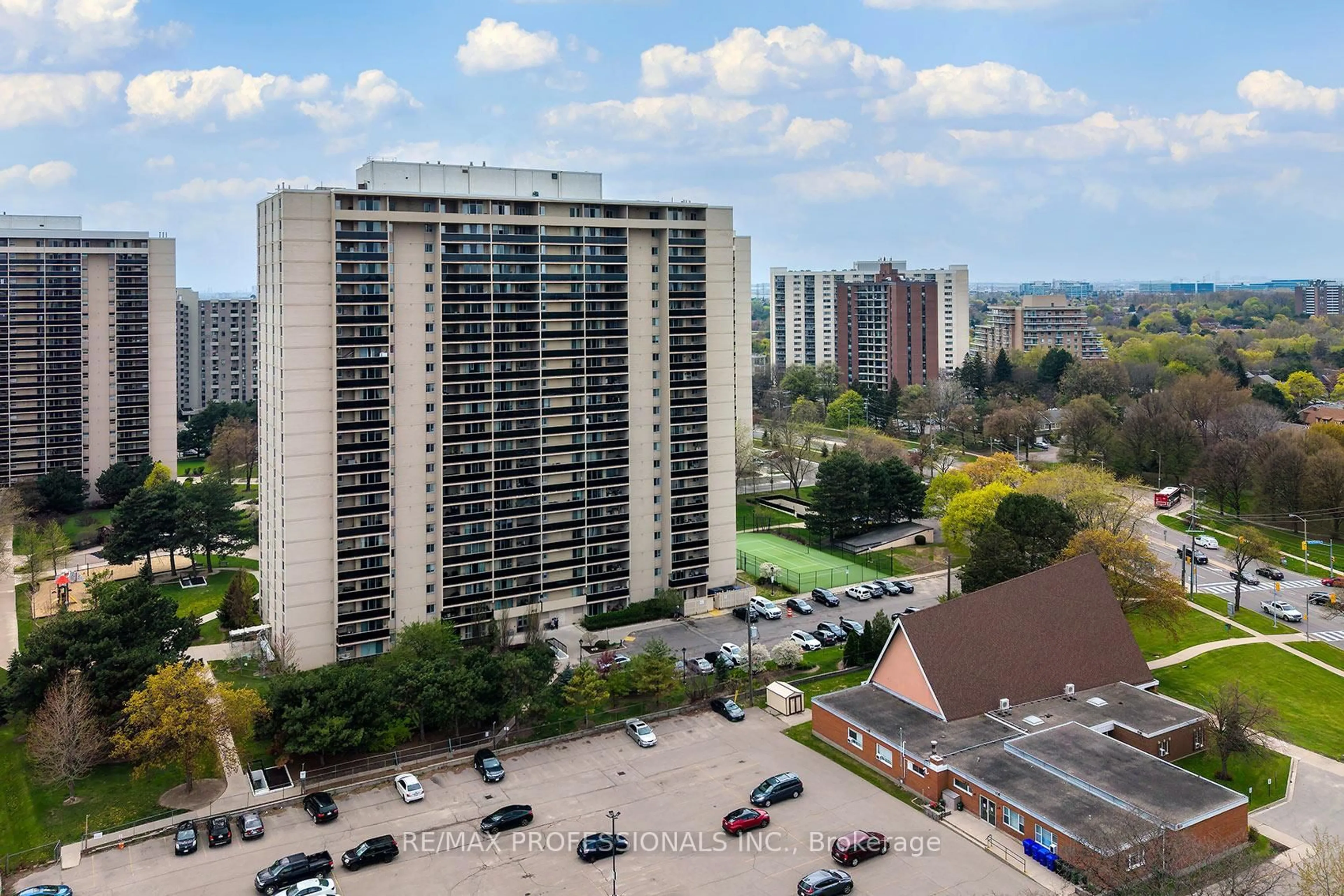 A pic from outside/outdoor area/front of a property/back of a property/a pic from drone, city buildings view from balcony for 812 Burnhamthorpe Rd #1504, Toronto Ontario M9C 4W1