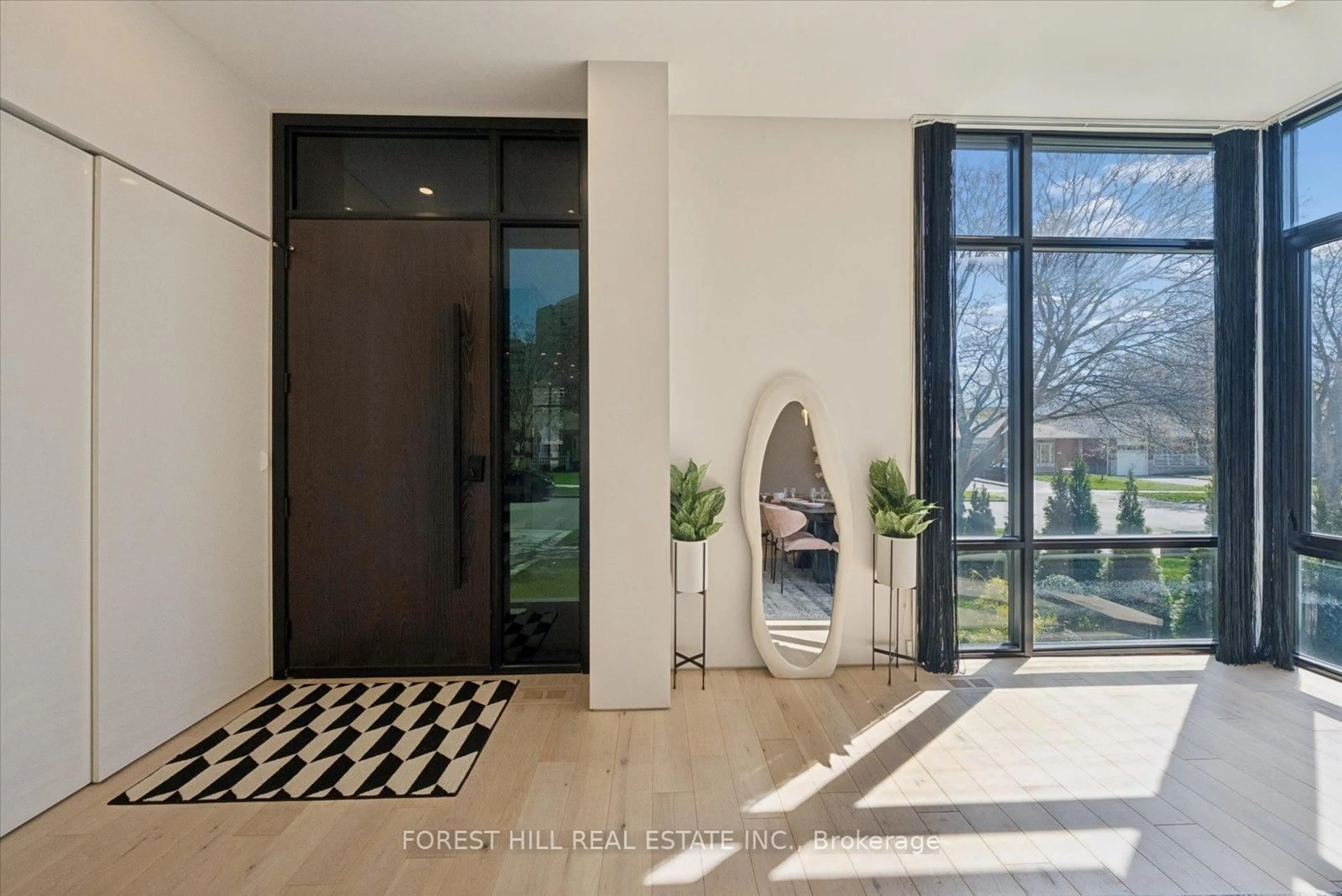 Indoor entryway for 16 Lemonwood Dr, Toronto Ontario M9A 4L4