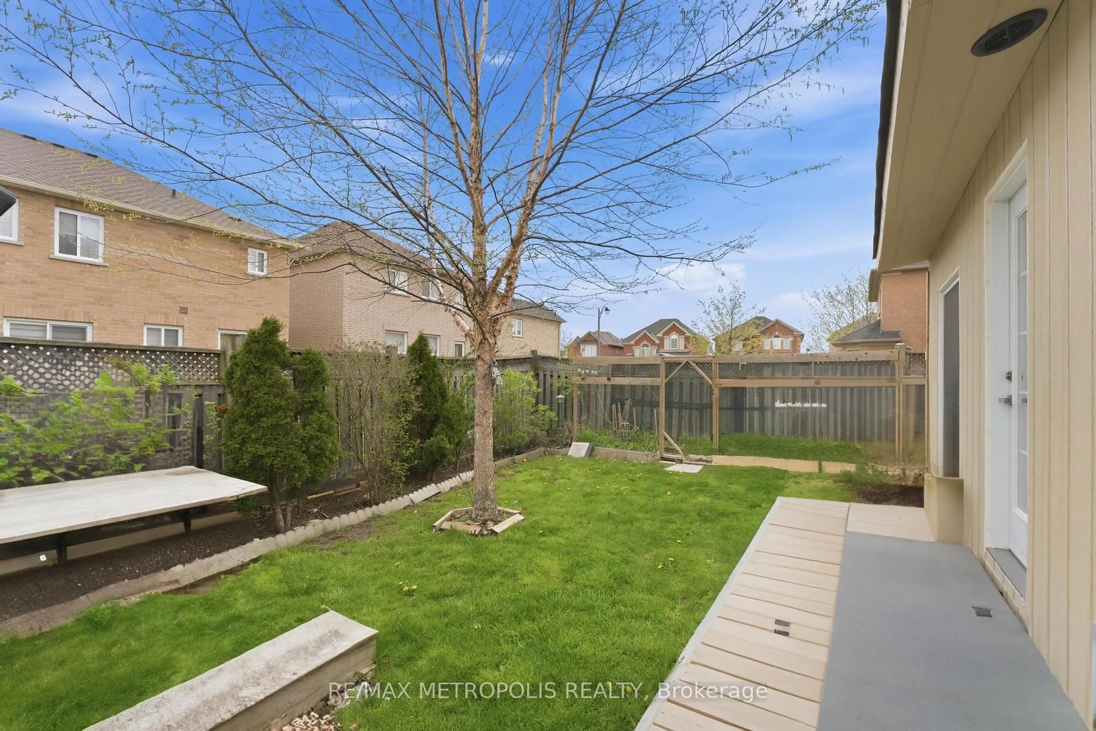 A pic from outside/outdoor area/front of a property/back of a property/a pic from drone, street for 9 Tan Lane, Brampton Ontario L6P 0Z9