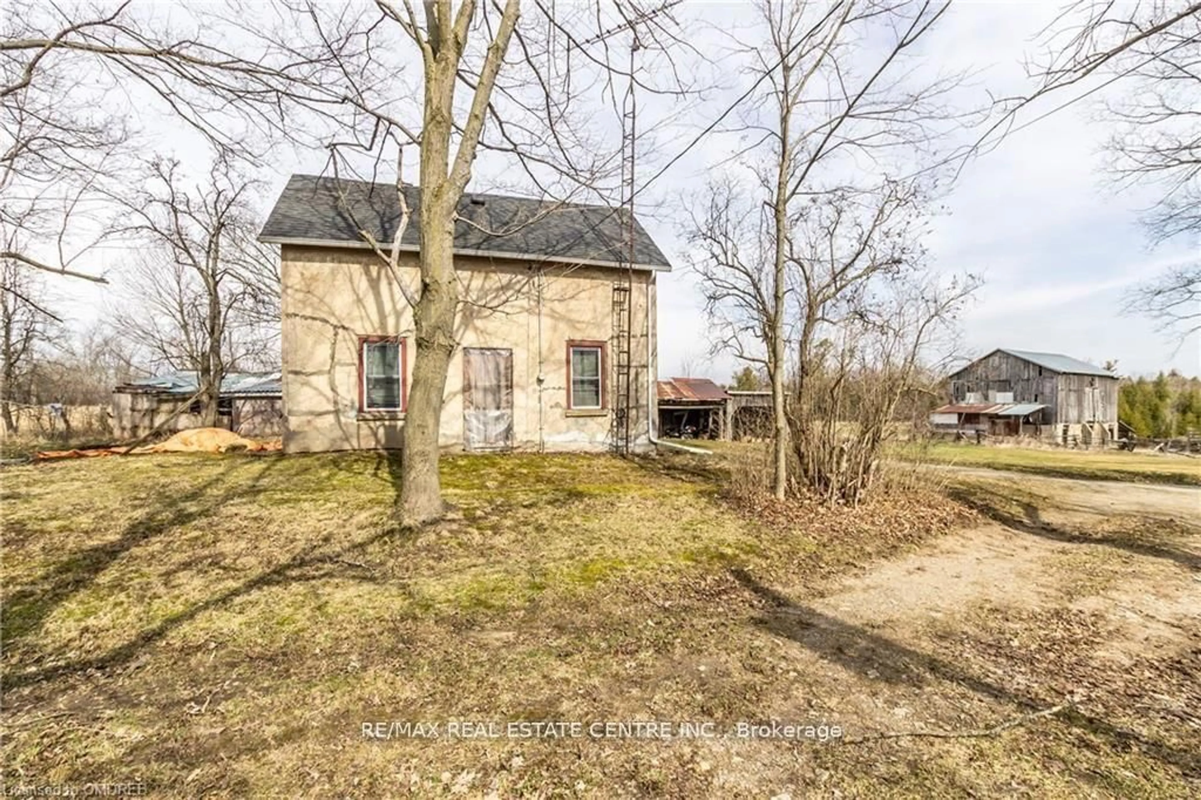 A pic from outside/outdoor area/front of a property/back of a property/a pic from drone, building for 11678 REGIONAL ROAD 25 Rd, Halton Hills Ontario L7J 2M1