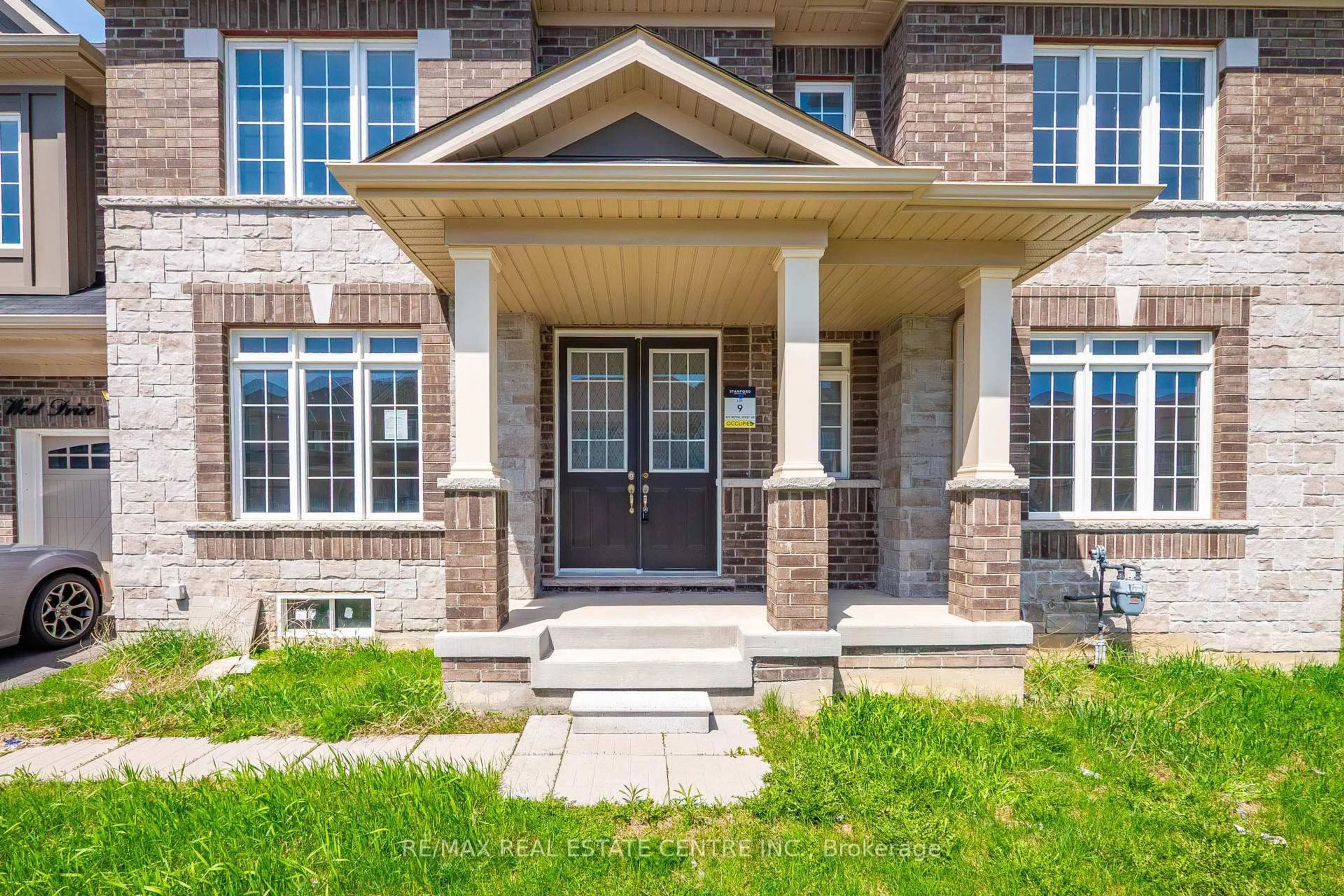 Home with brick exterior material, street for 423 Royal West Dr, Brampton Ontario L6X 5K1