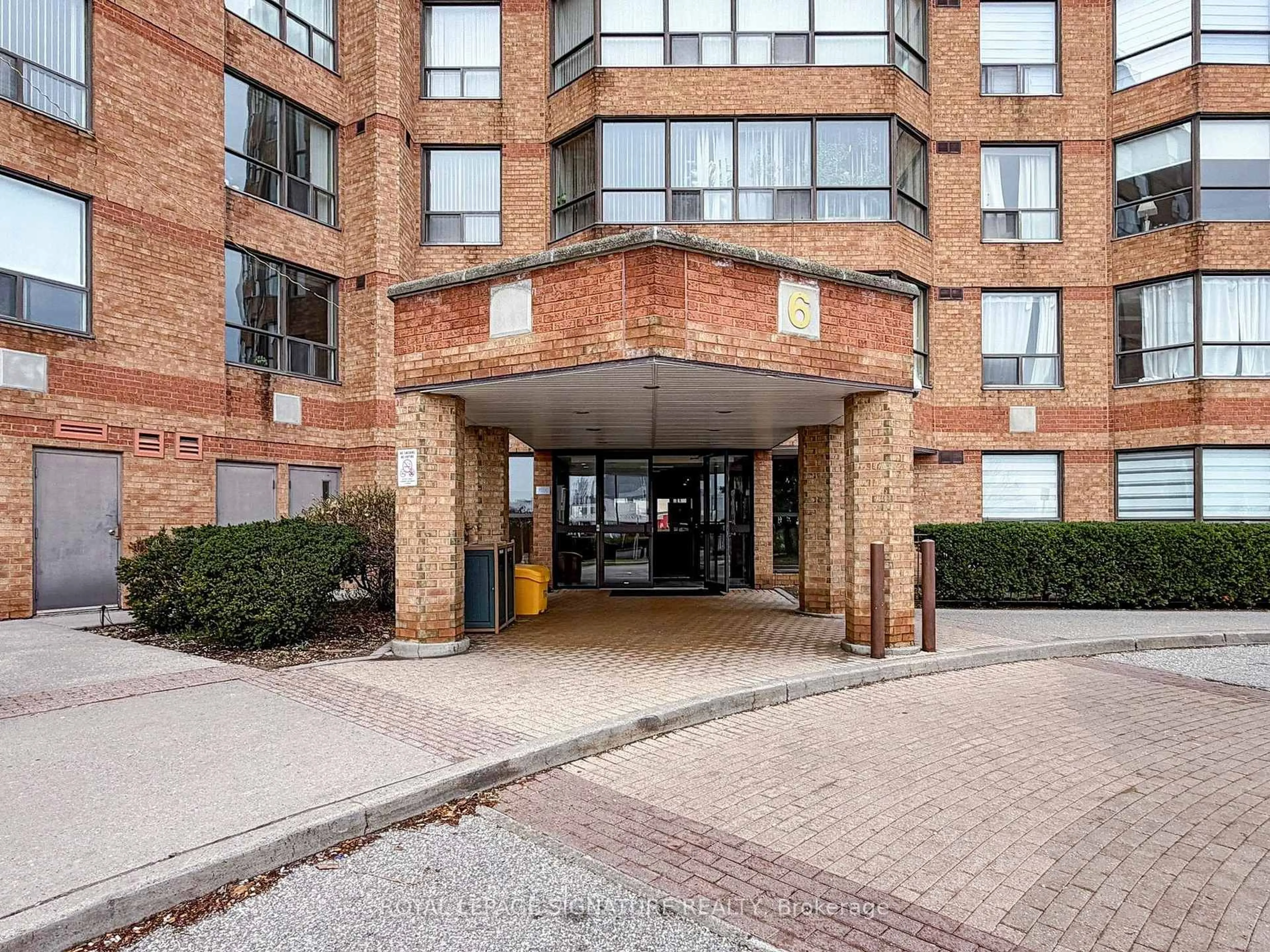 Indoor foyer for 6 Humberline Dr #303, Toronto Ontario M9W 6X8