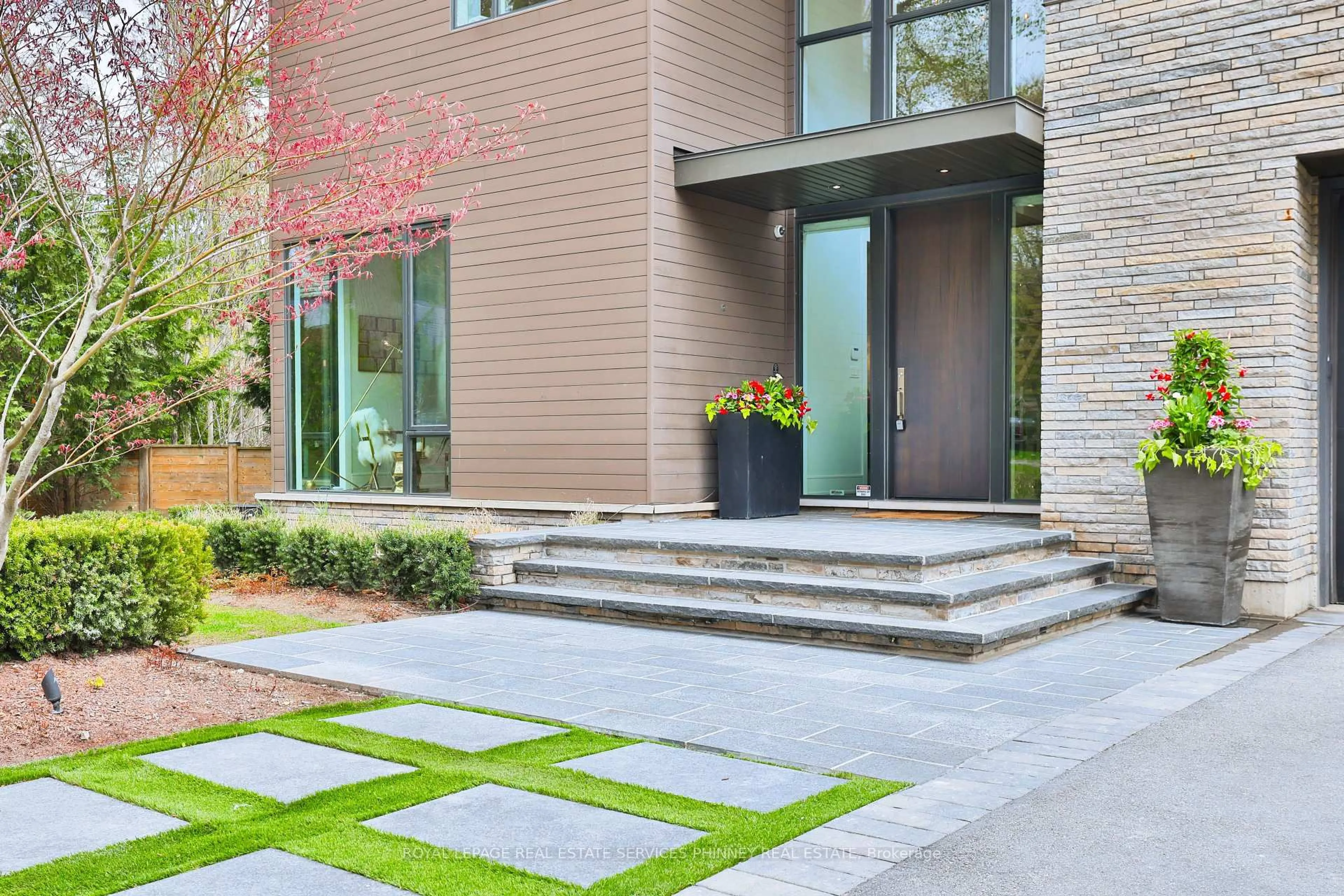 Unknown for 1102 Crestview St, Oakville Ontario L6J 2C6