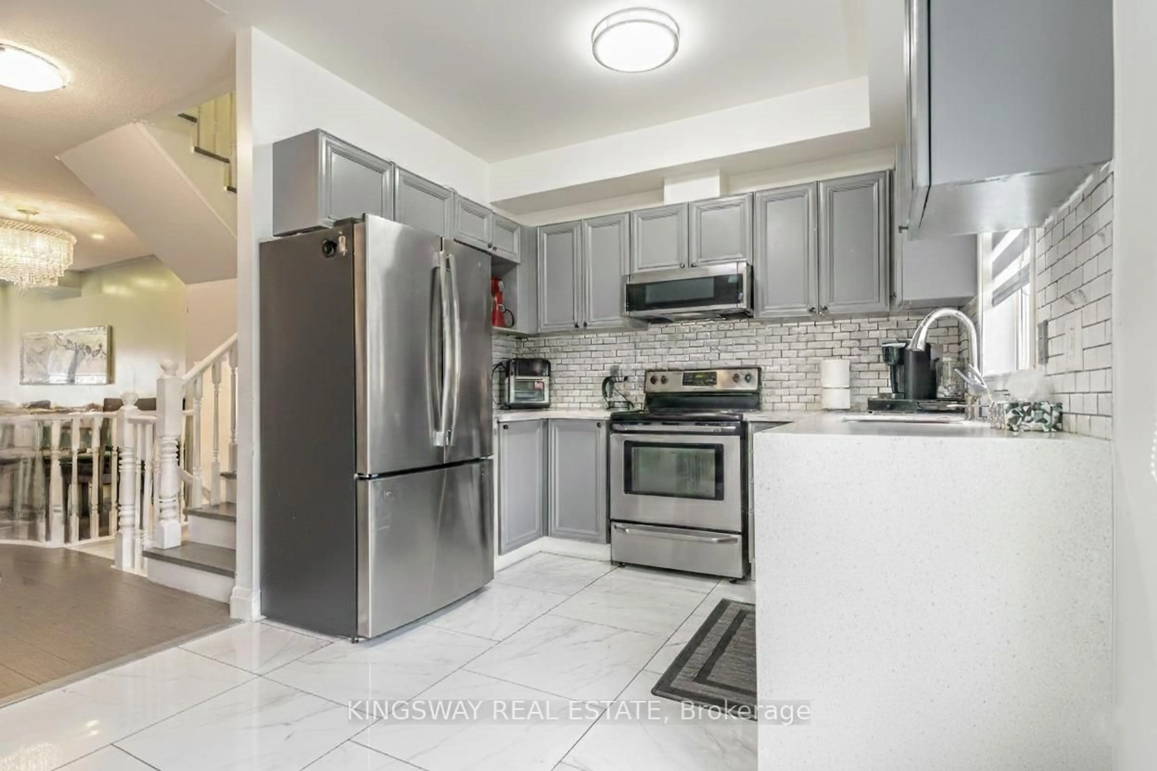 Standard kitchen, ceramic/tile floor for 280 HILLCREST Ave #6, Mississauga Ontario L5B 4L3