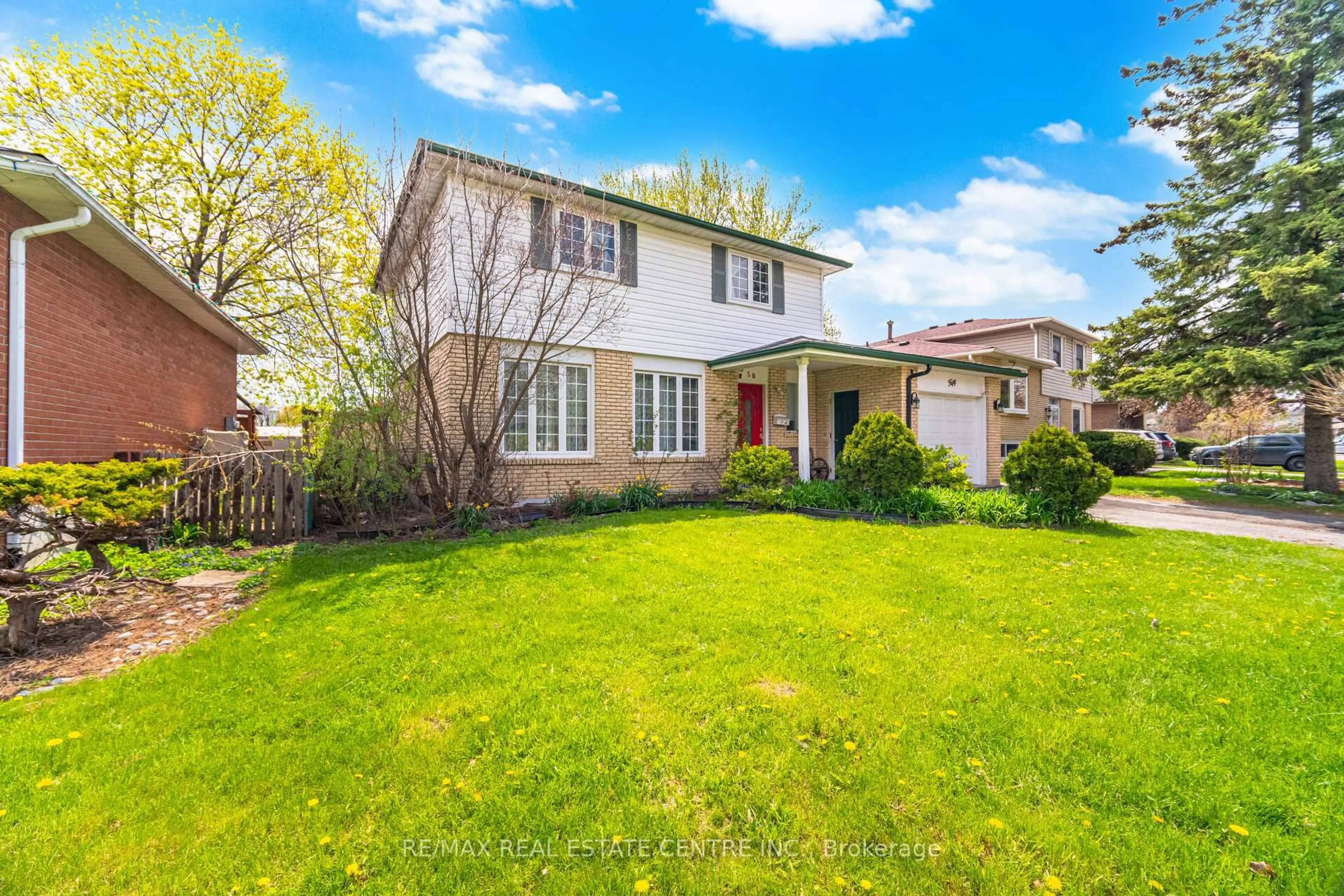A pic from outside/outdoor area/front of a property/back of a property/a pic from drone, street for 50 Esplanade Rd, Brampton Ontario L6T 2C8