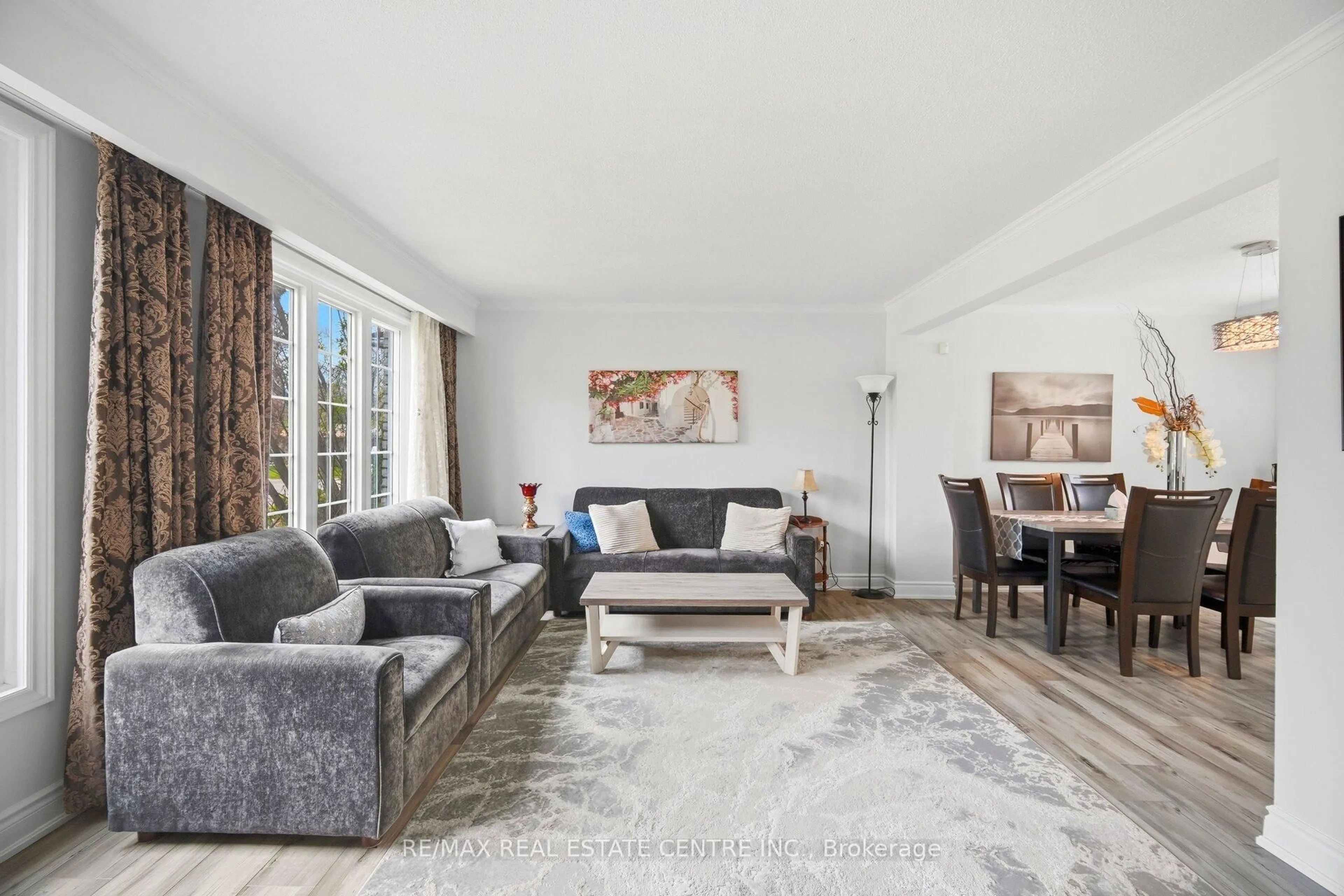 Living room with furniture, unknown for 50 Esplanade Rd, Brampton Ontario L6T 2C8