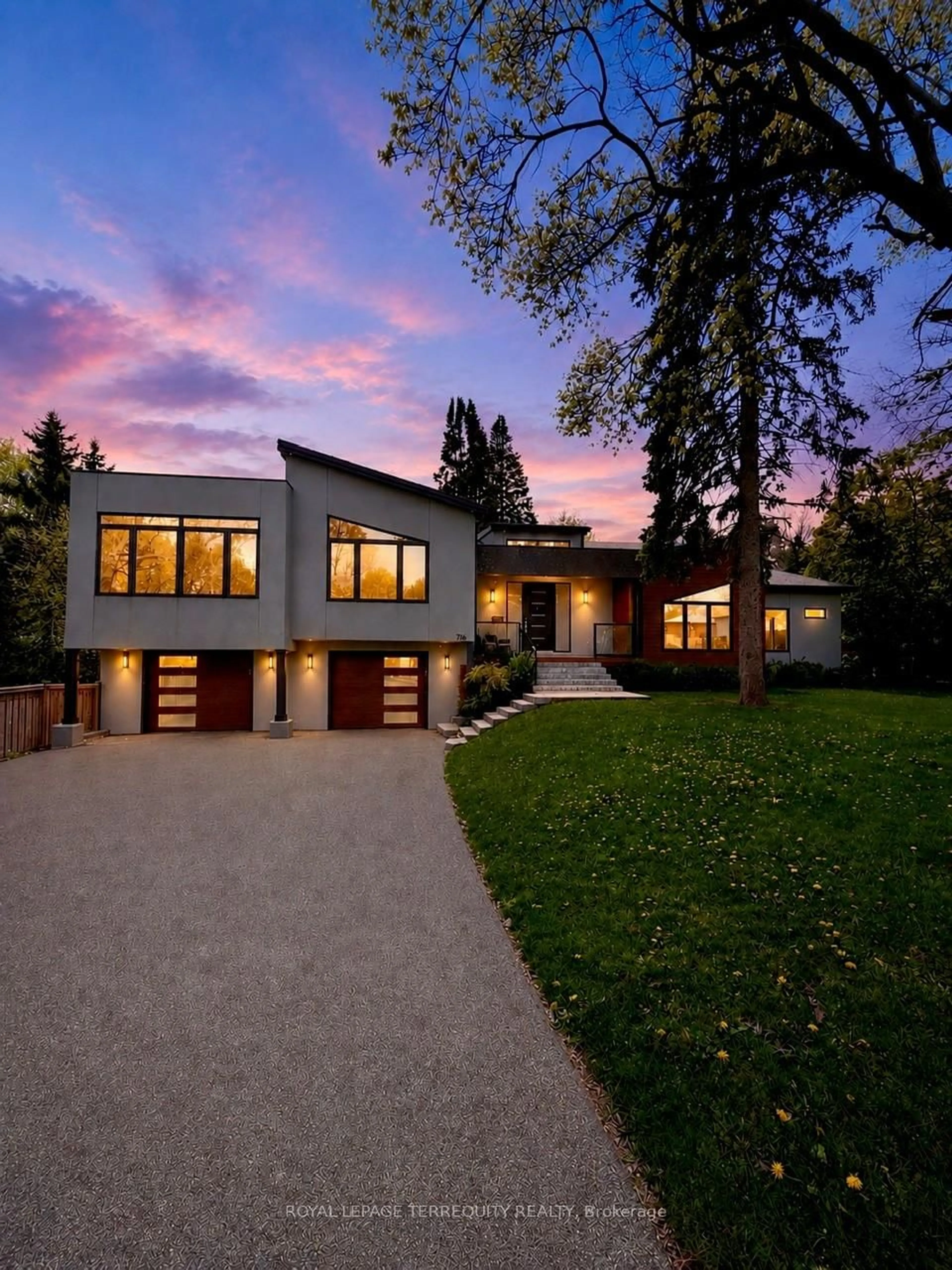 Home with brick exterior material, street for 716 North Shore Blvd, Burlington Ontario L7T 1X6