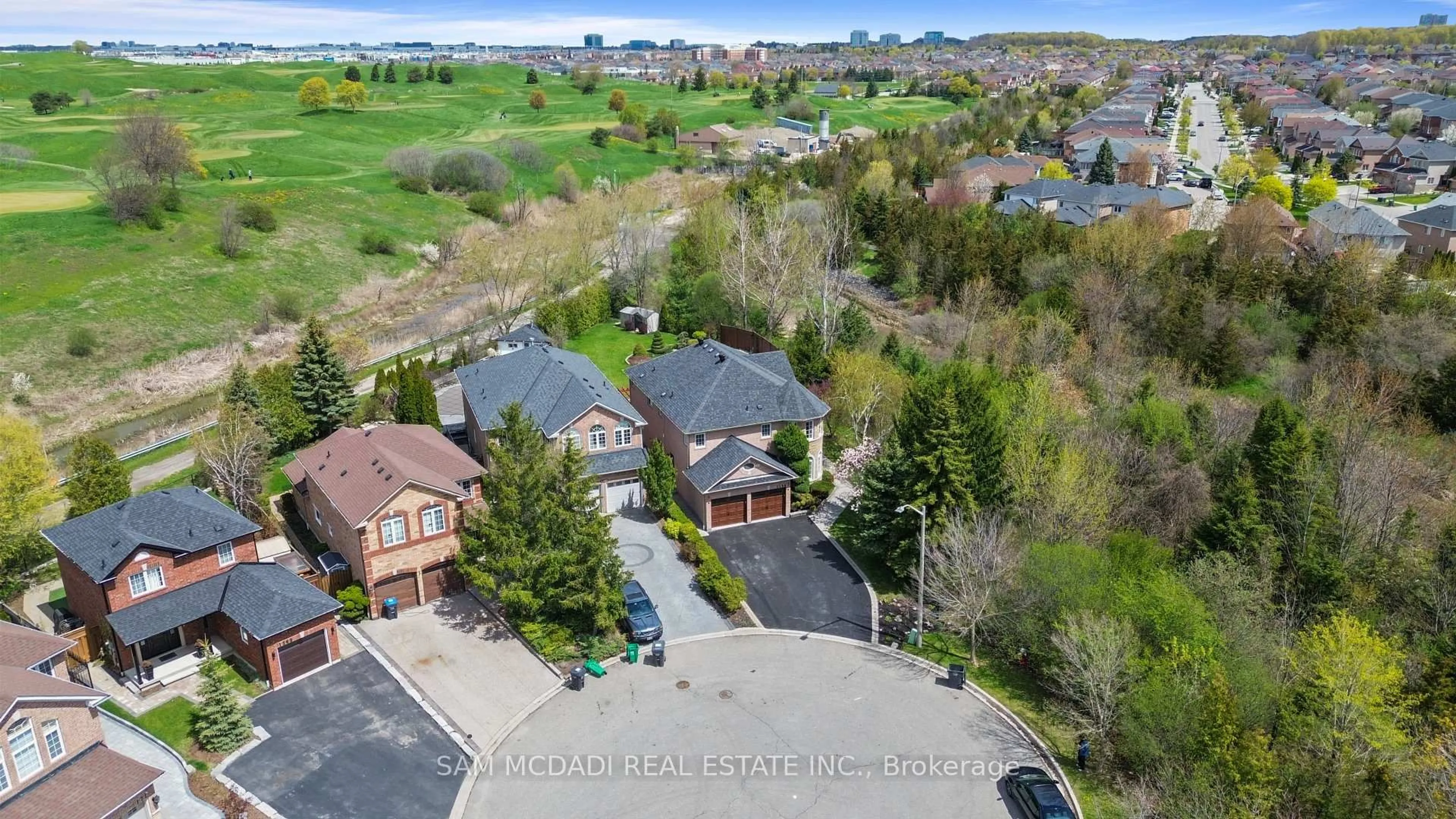 A pic from outside/outdoor area/front of a property/back of a property/a pic from drone, water/lake/river/ocean view for 1159 Barnswallow Crt, Mississauga Ontario L5V 2J6